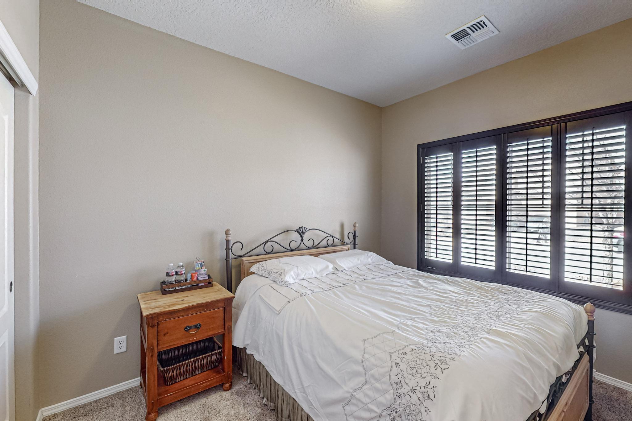 118 Las Medanales Court NE