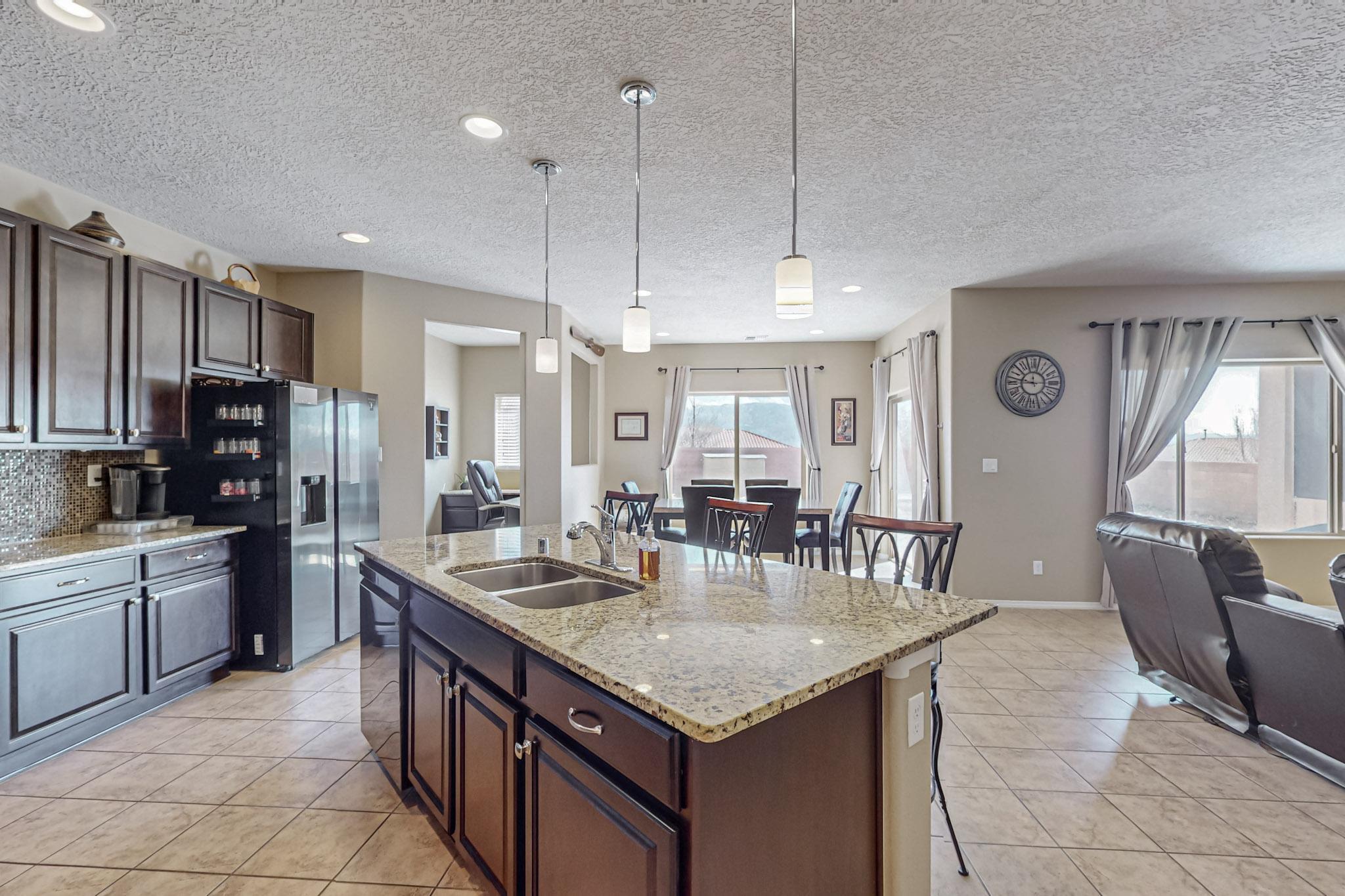 118 Las Medanales Court NE