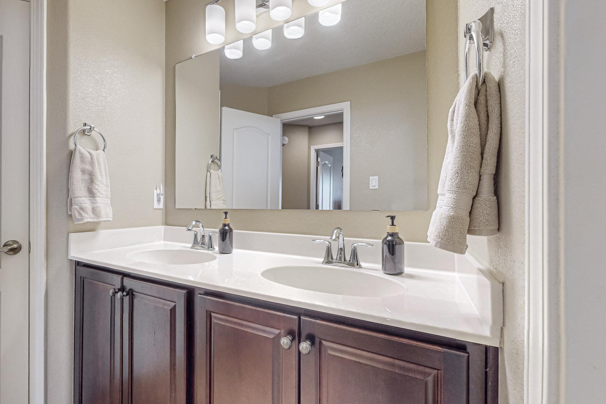 118 Las Medanales Court NE