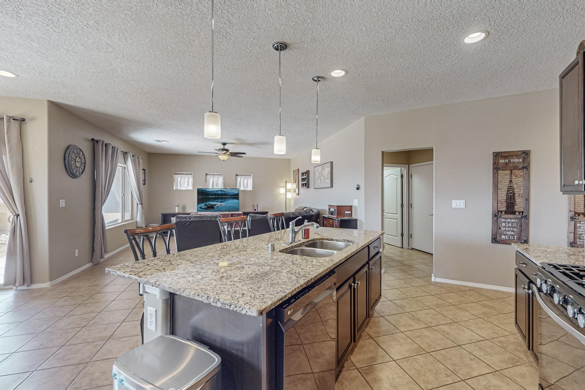 118 Las Medanales Court NE