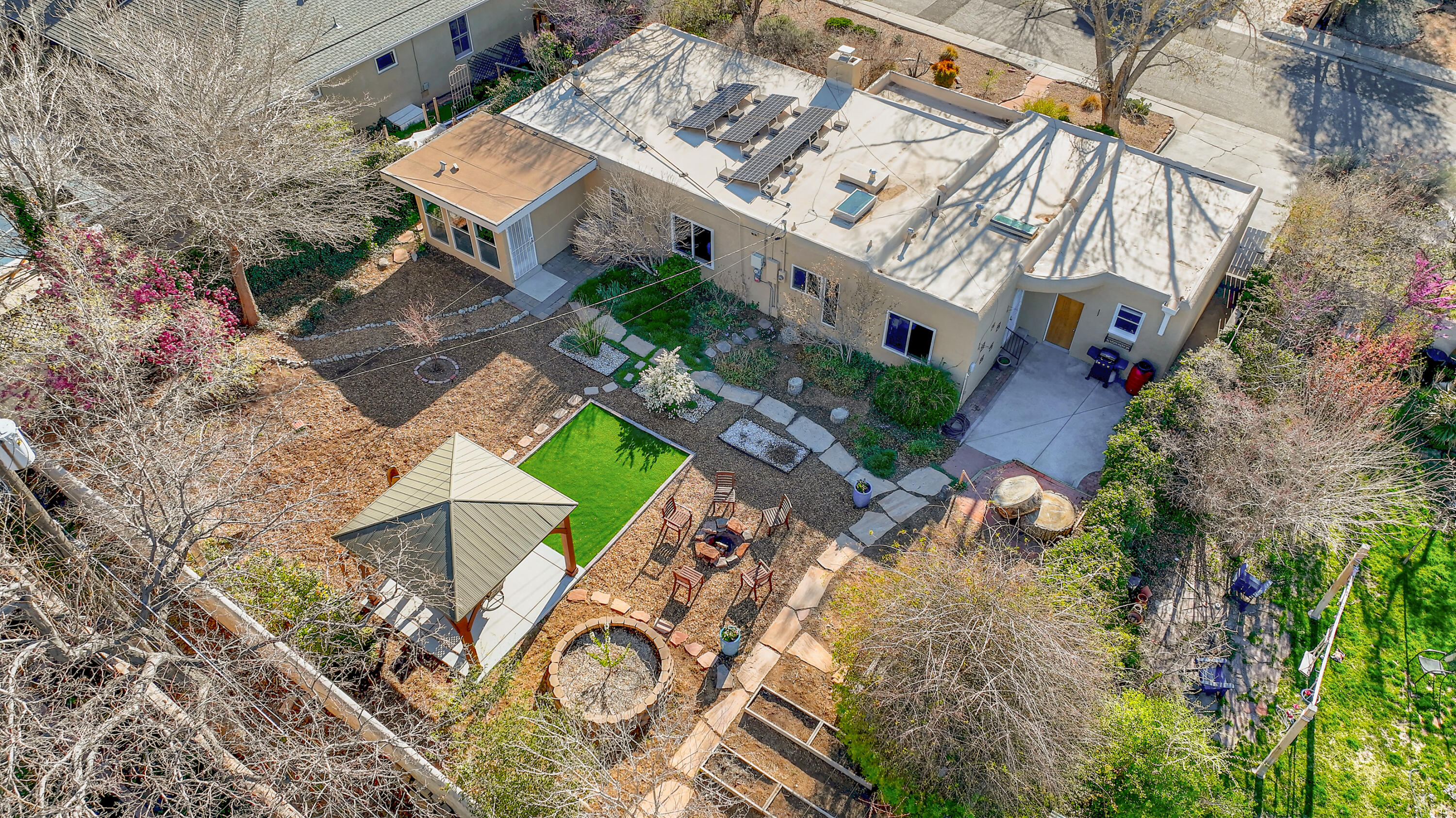 706 Amherst Drive SE