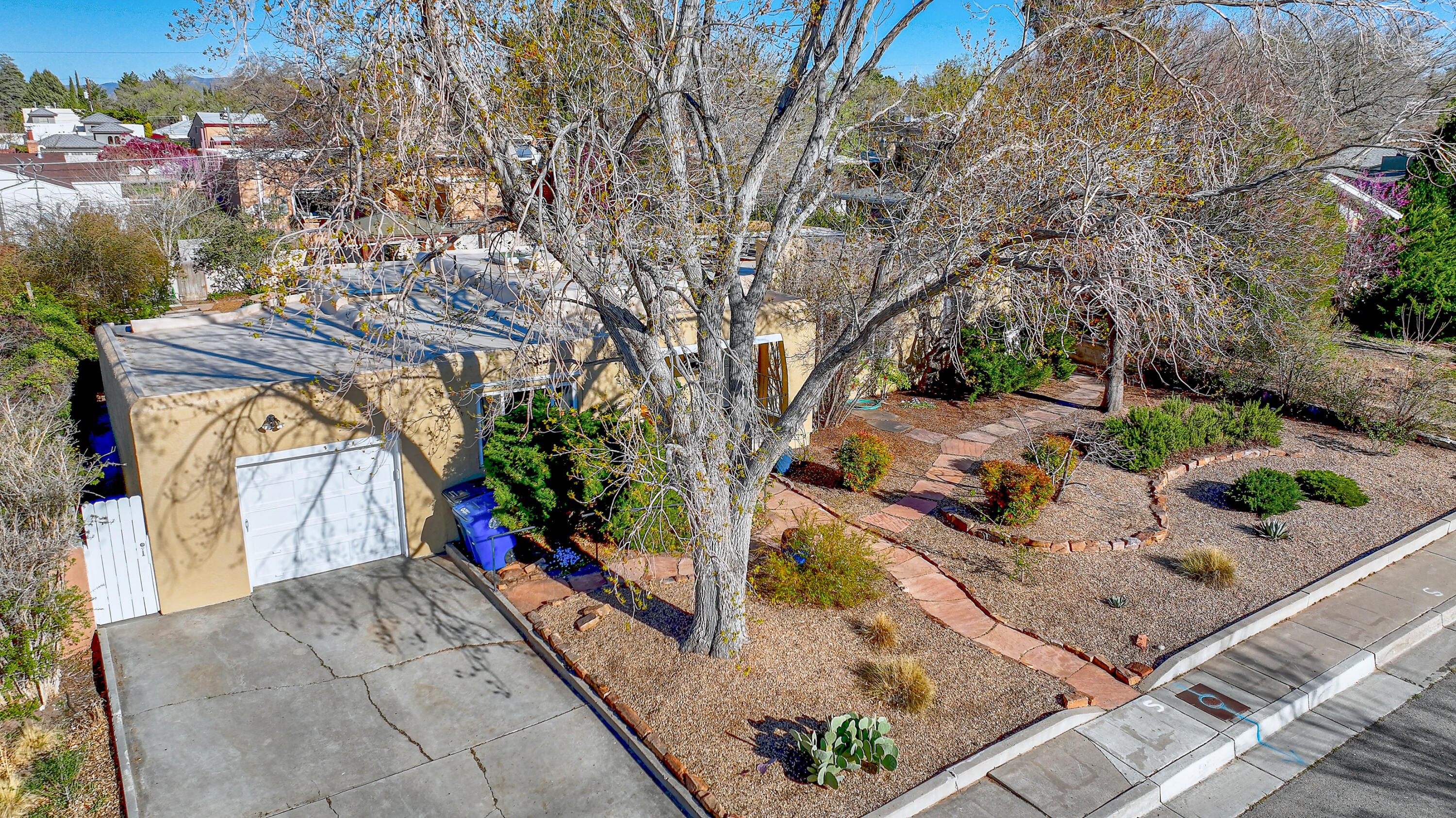 706 Amherst Drive SE