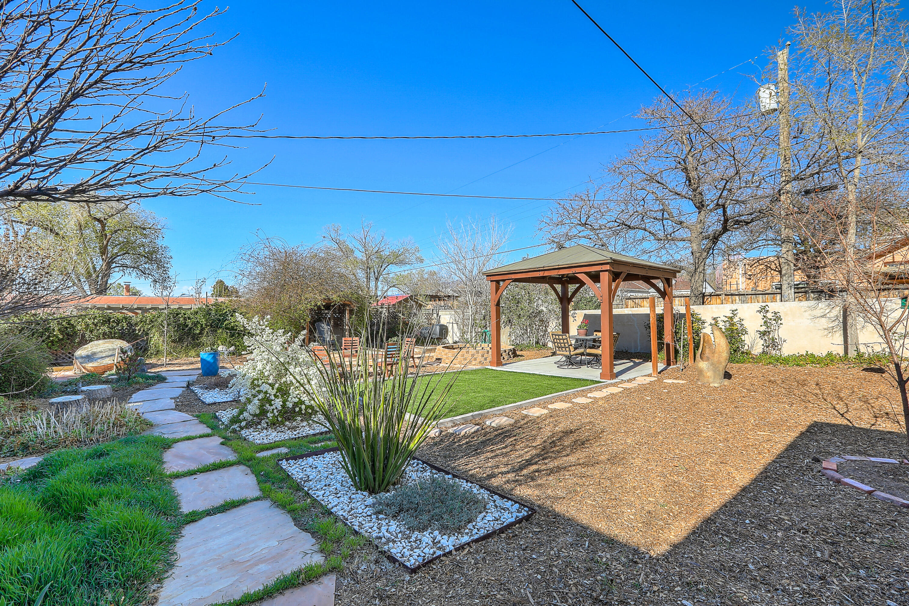 706 Amherst Drive SE