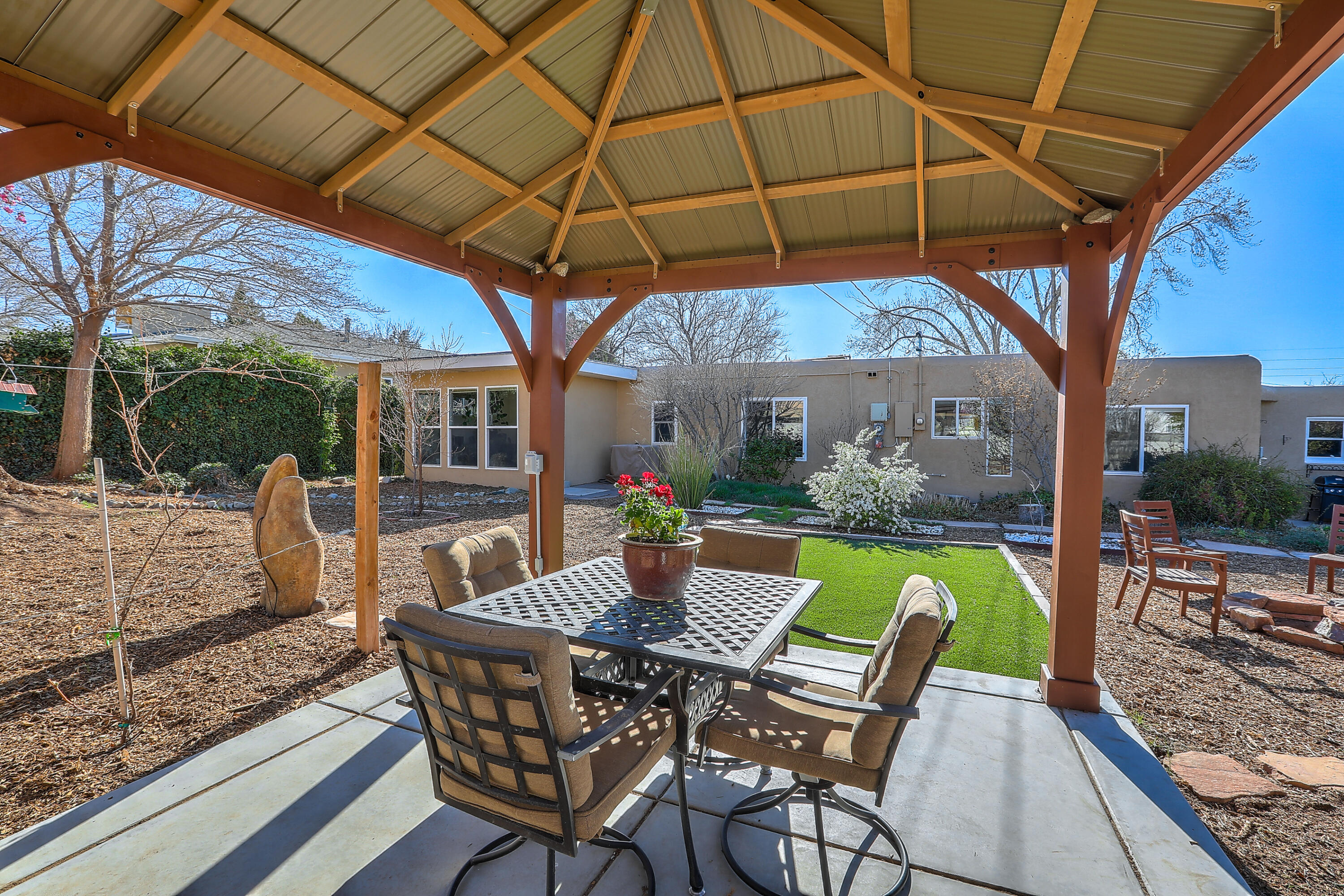 706 Amherst Drive SE