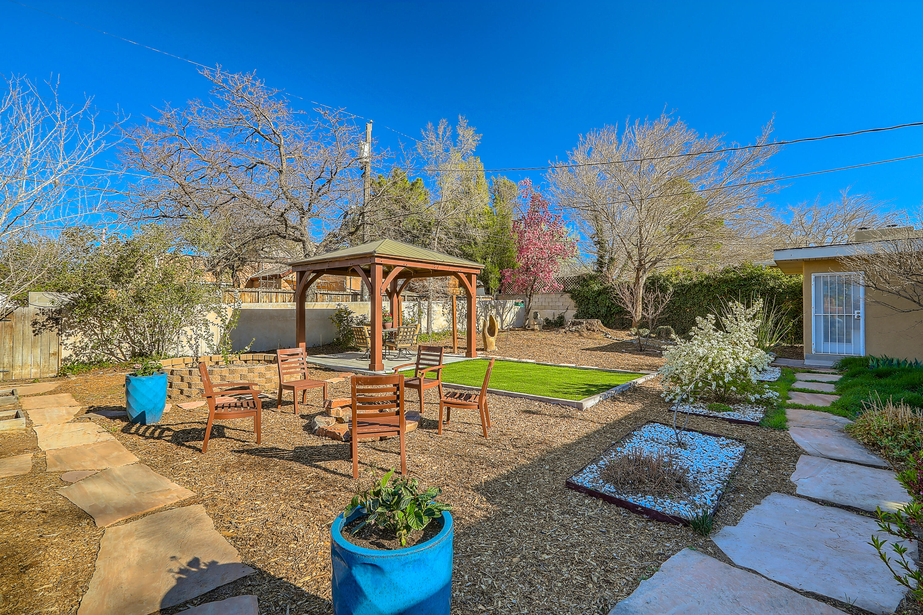 706 Amherst Drive SE