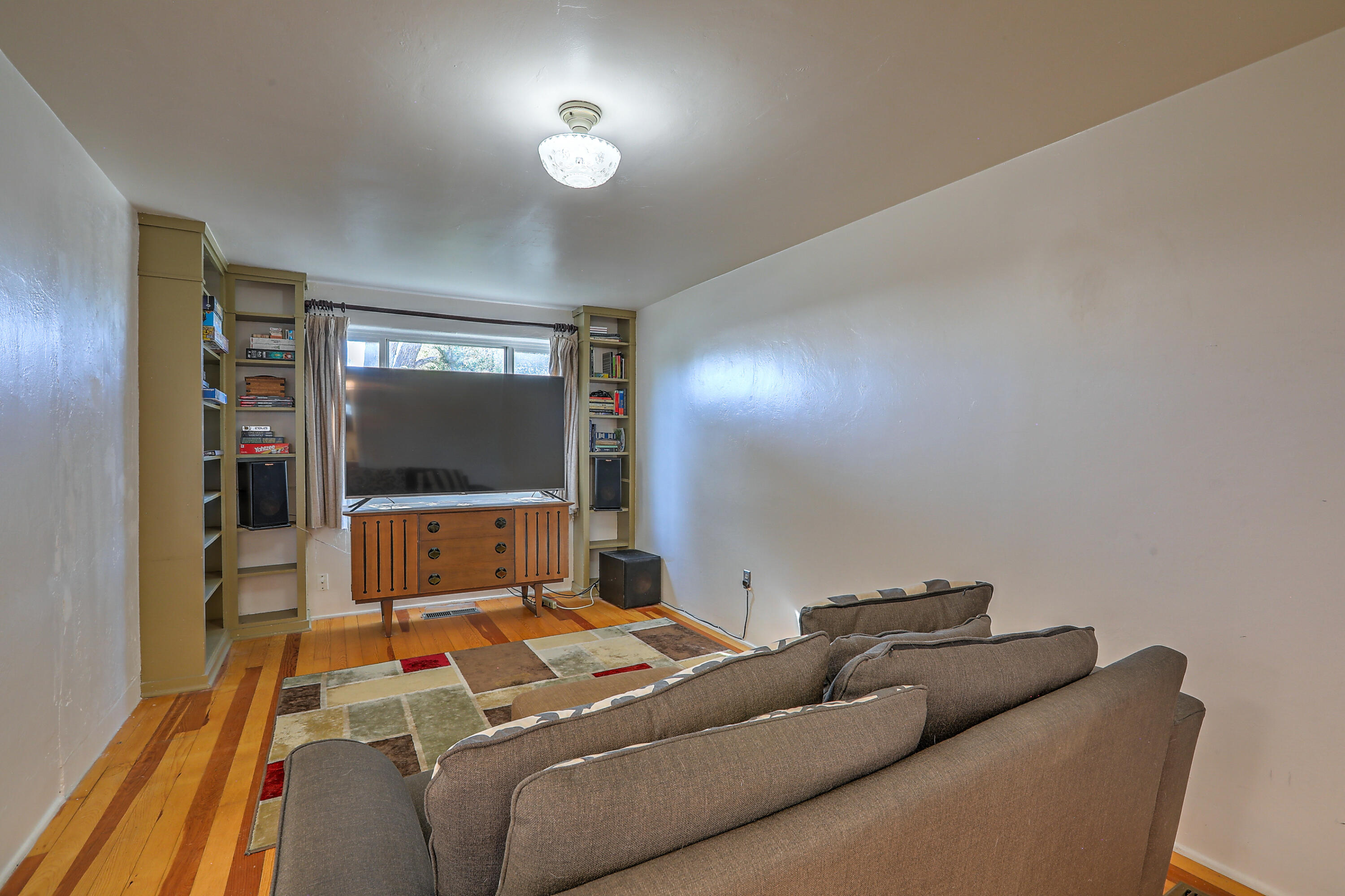 706 Amherst Drive SE