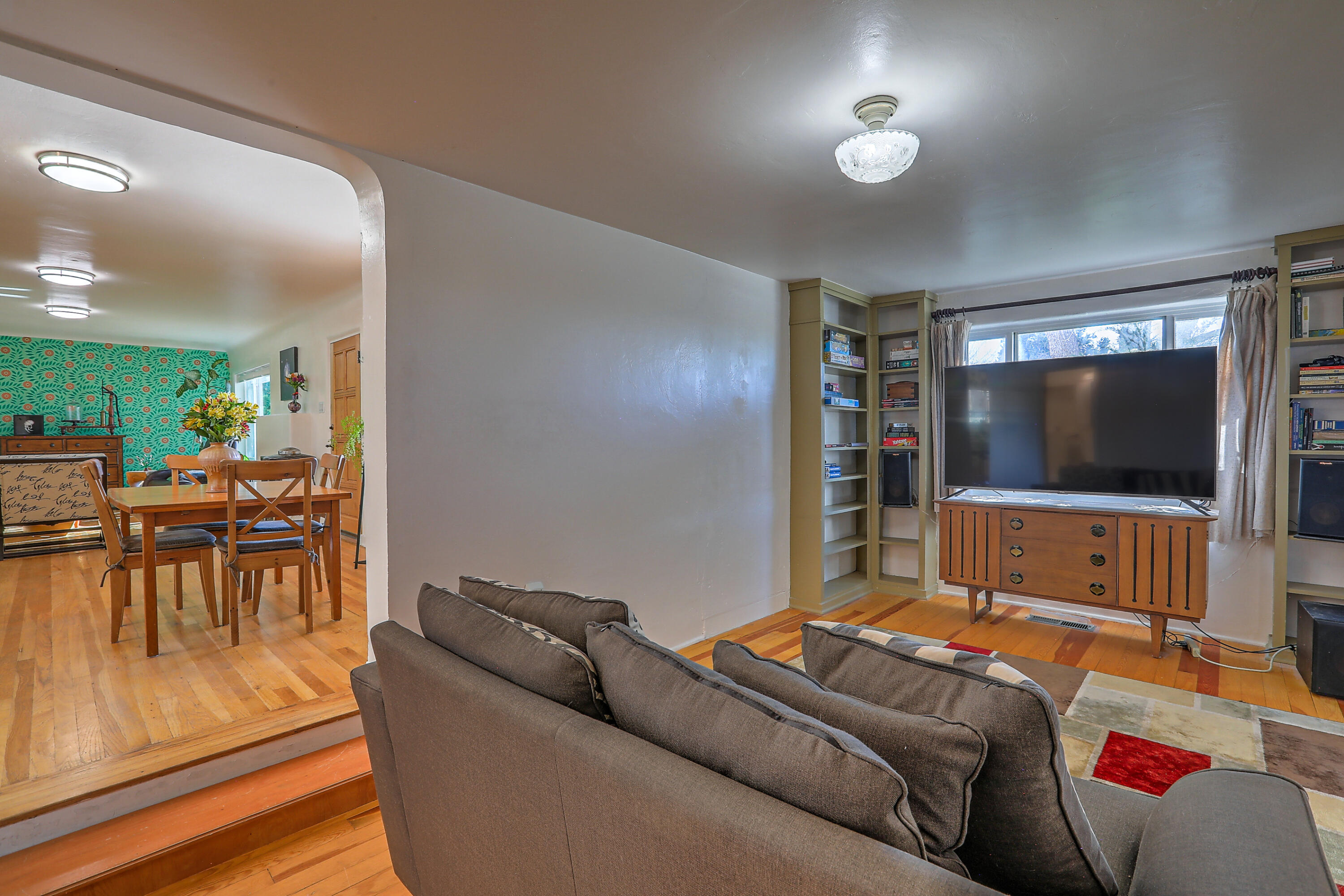 706 Amherst Drive SE