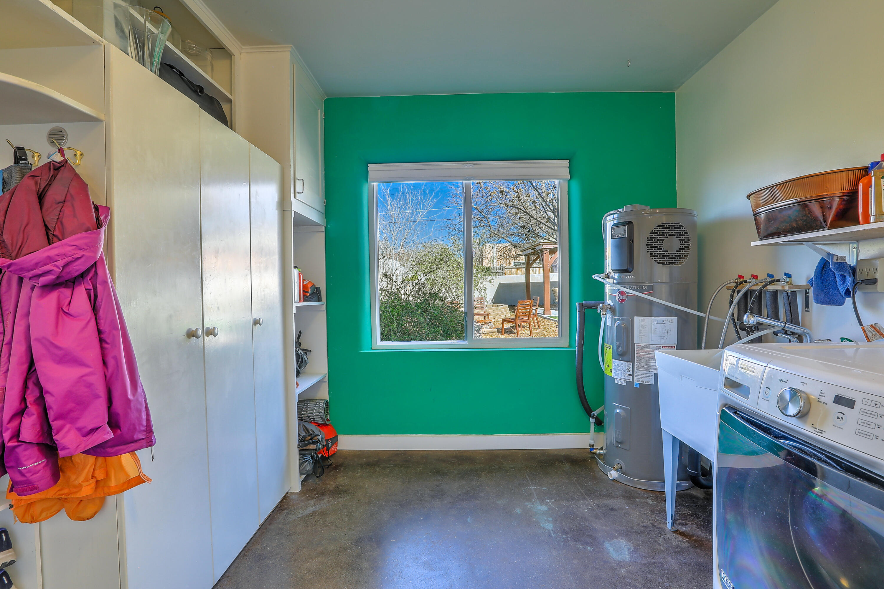 706 Amherst Drive SE