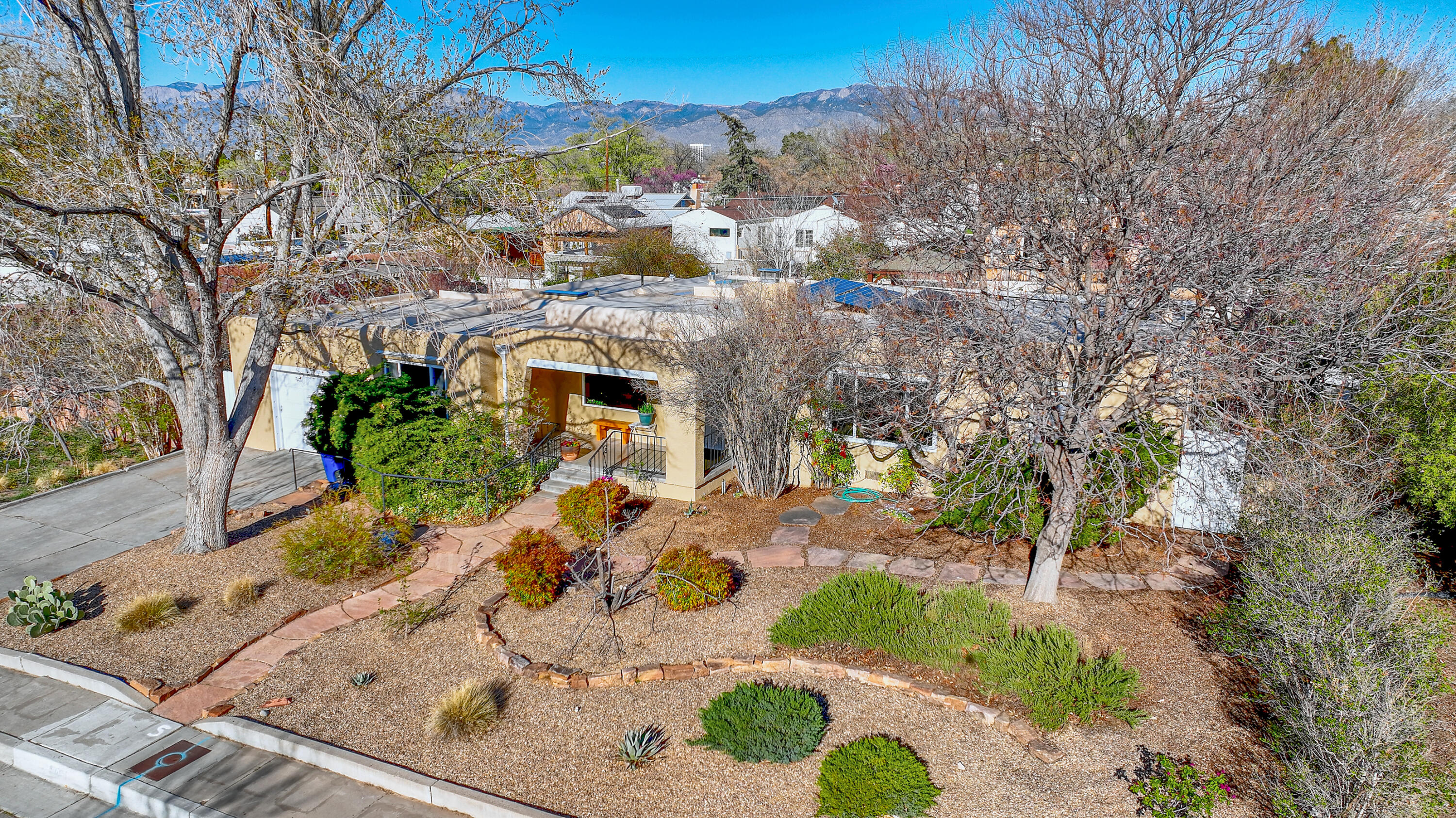 706 Amherst Drive SE