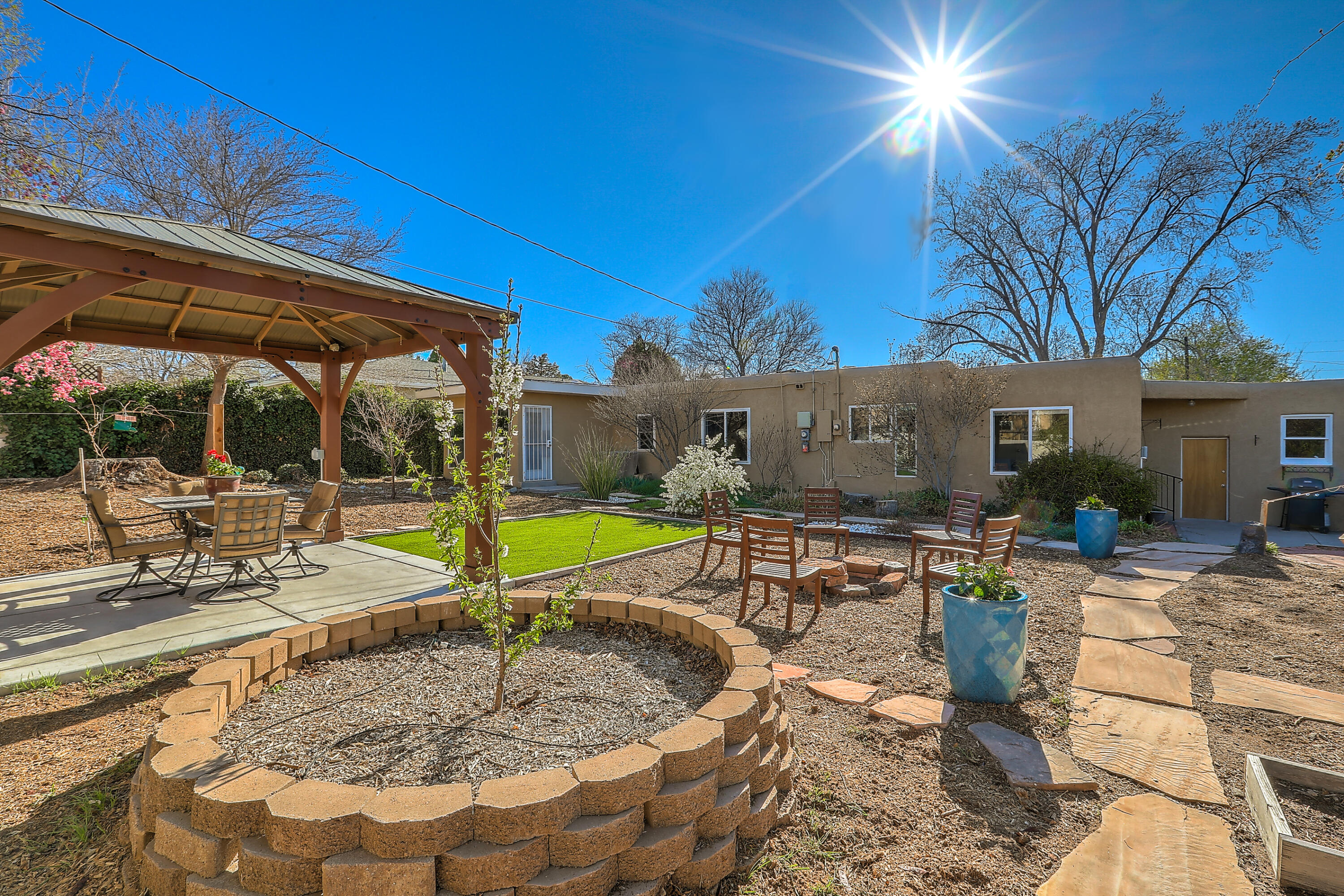 706 Amherst Drive SE