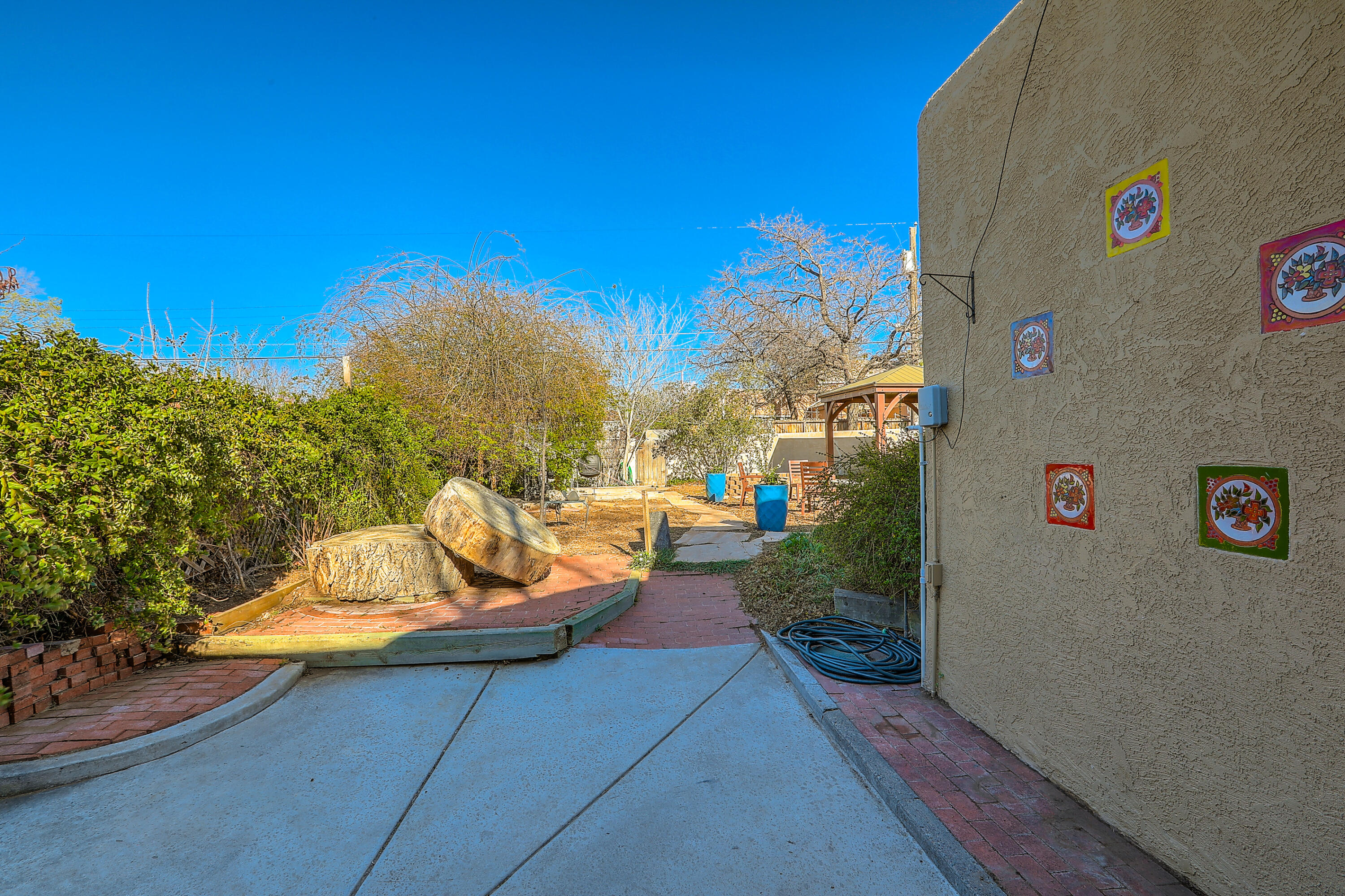 706 Amherst Drive SE