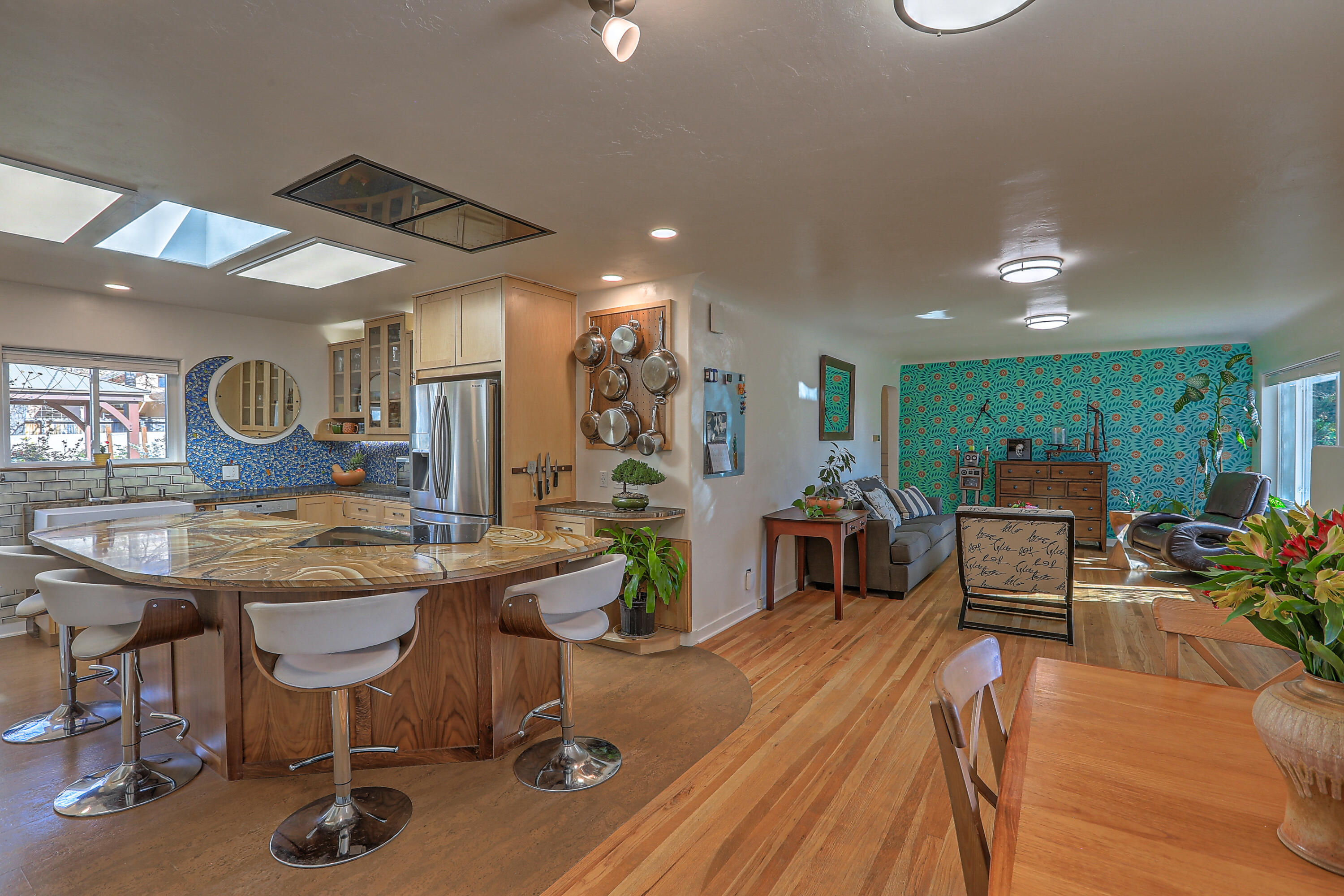 706 Amherst Drive SE