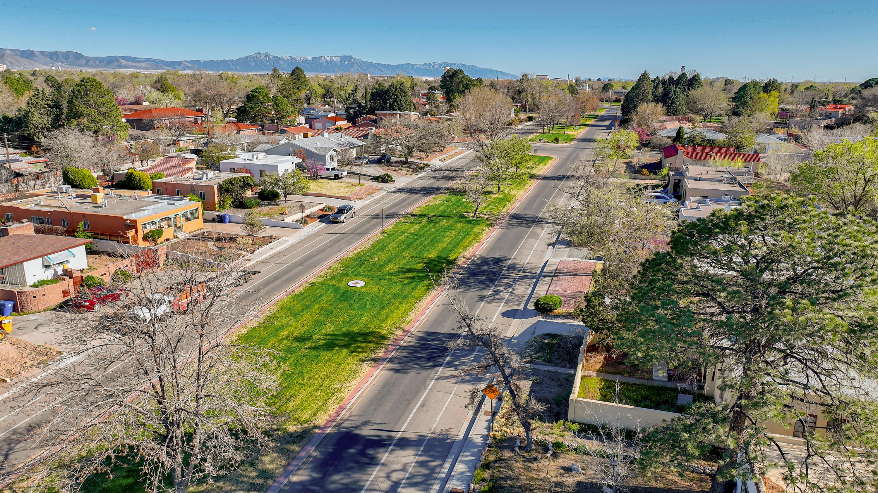 706 Amherst Drive SE