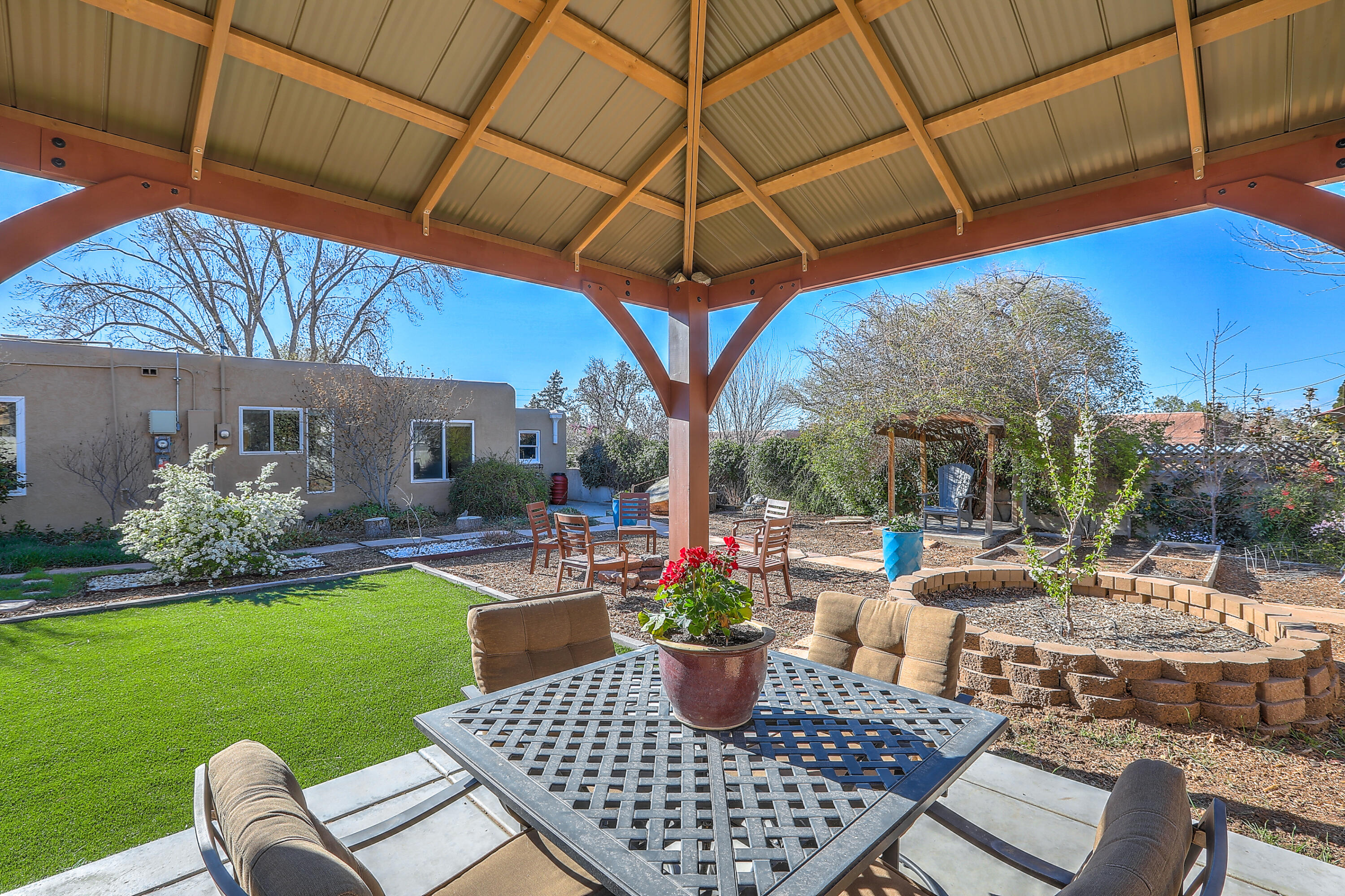 706 Amherst Drive SE