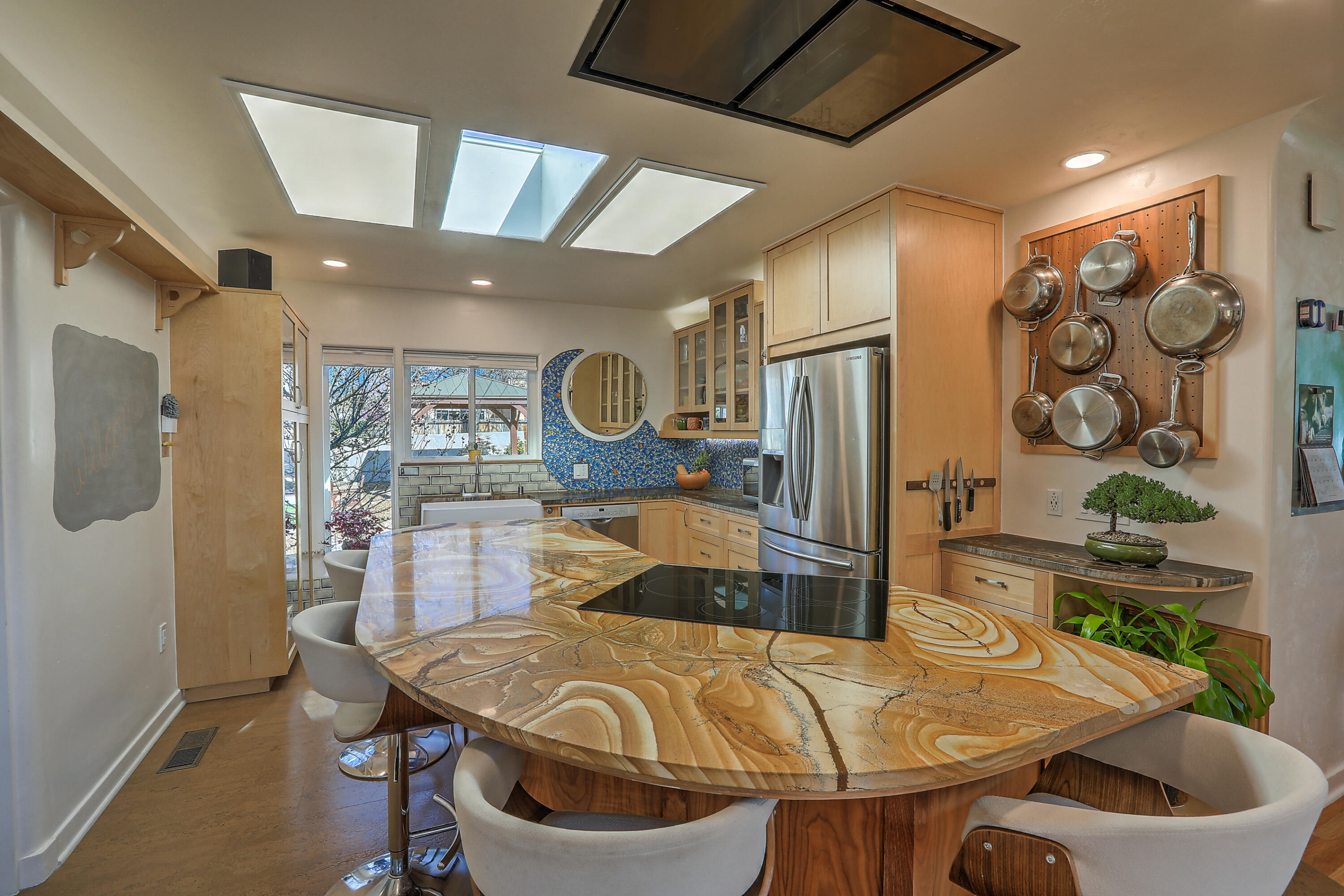 706 Amherst Drive SE