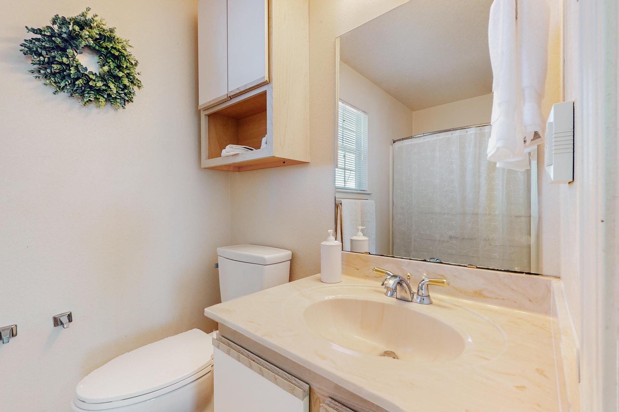 1054 Las Golondrinas Court NW