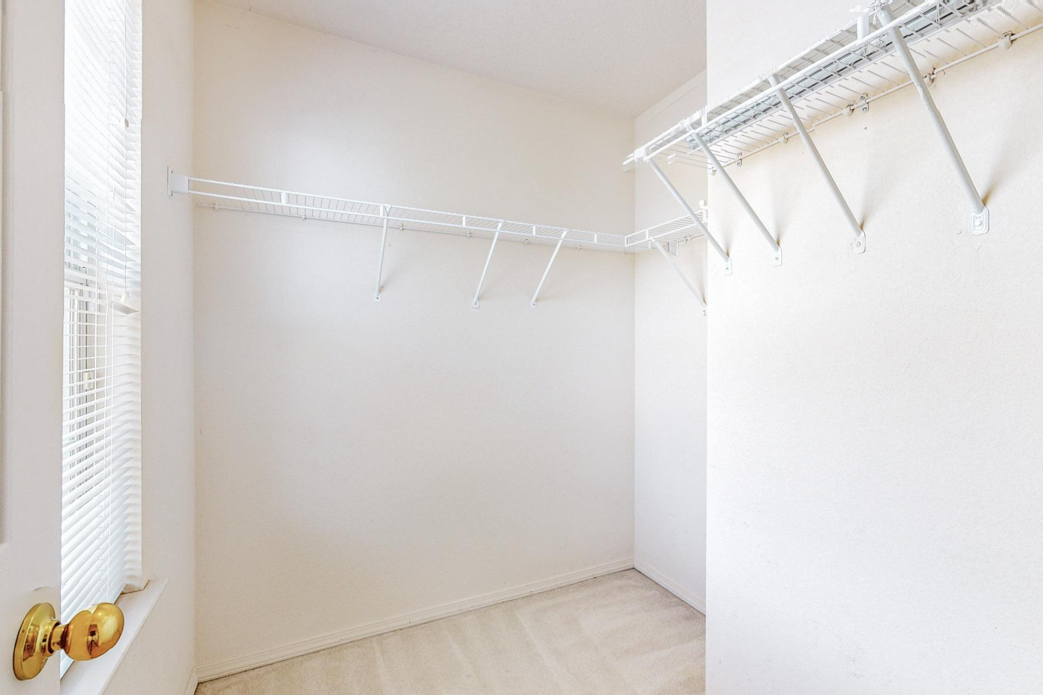 1054 Las Golondrinas Court NW