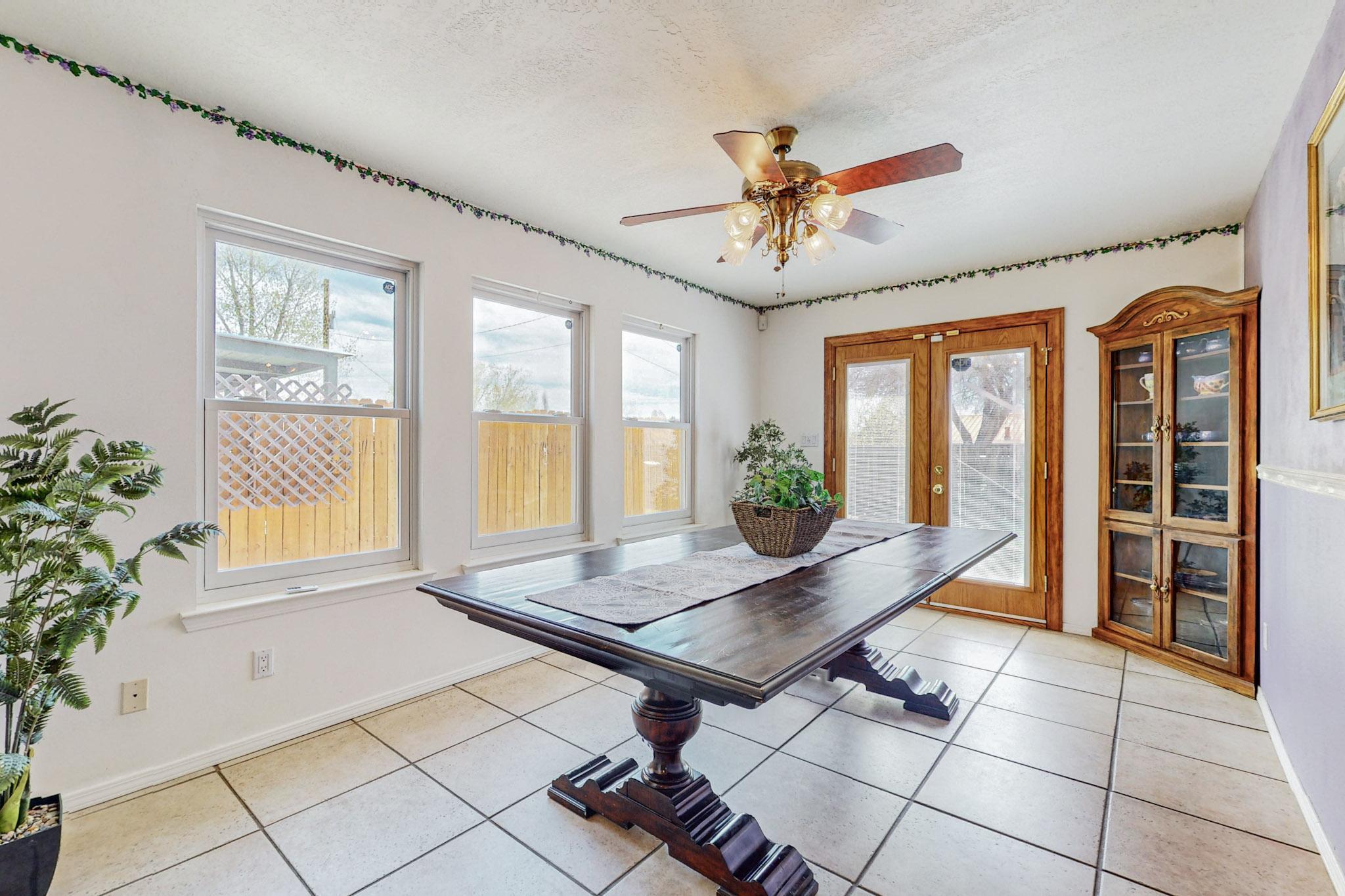 1054 Las Golondrinas Court NW