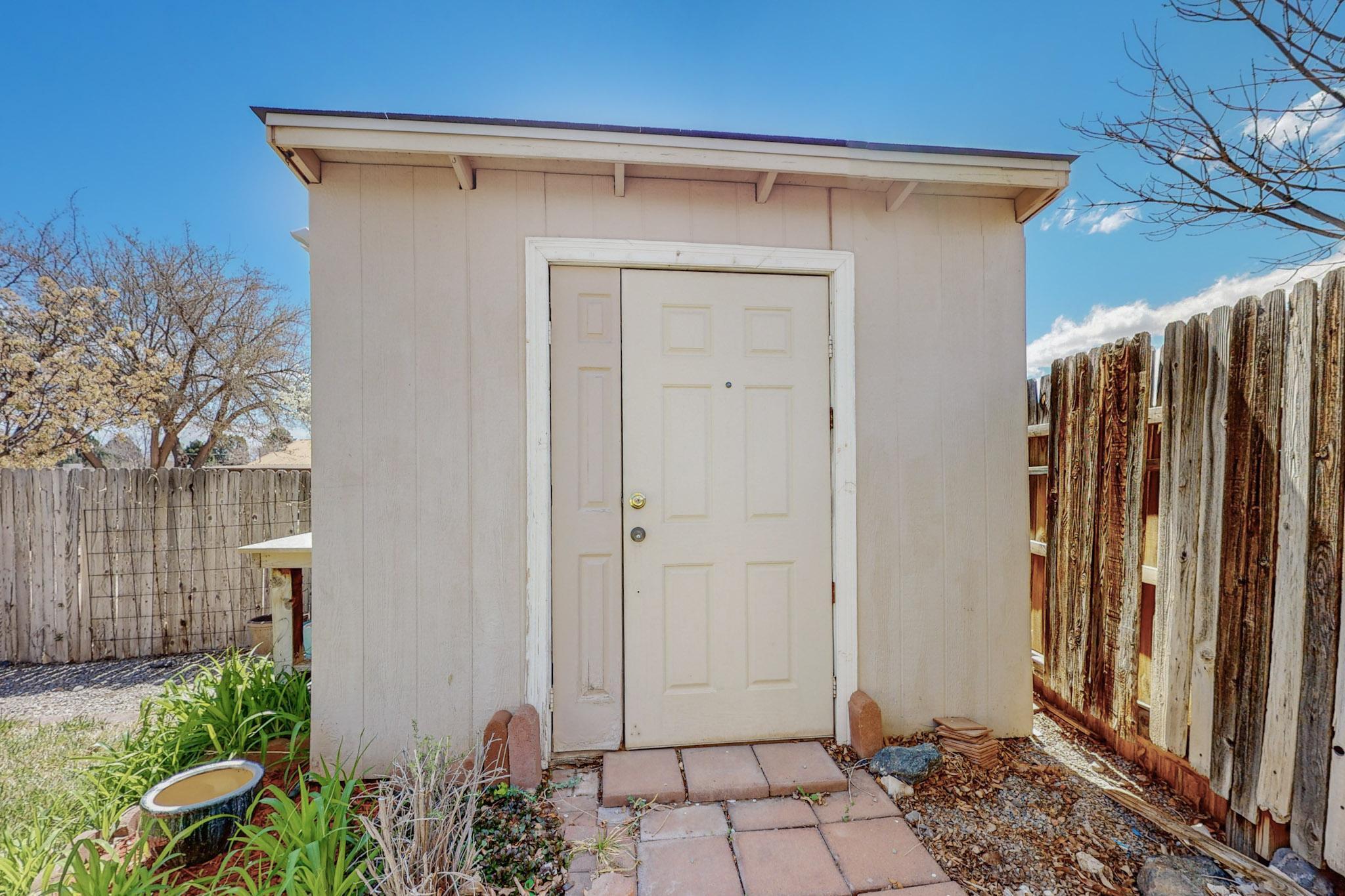 1054 Las Golondrinas Court NW