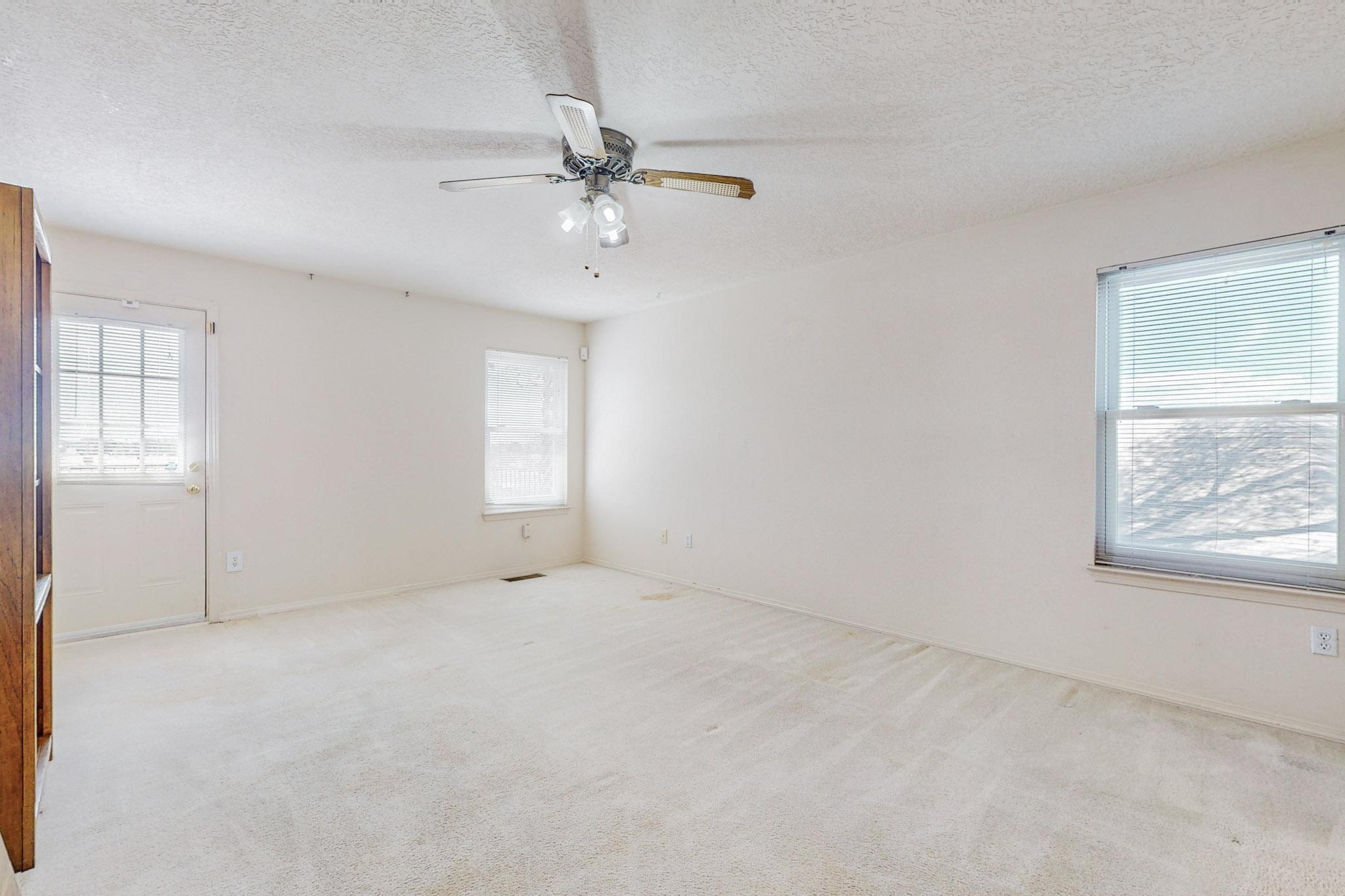 1054 Las Golondrinas Court NW