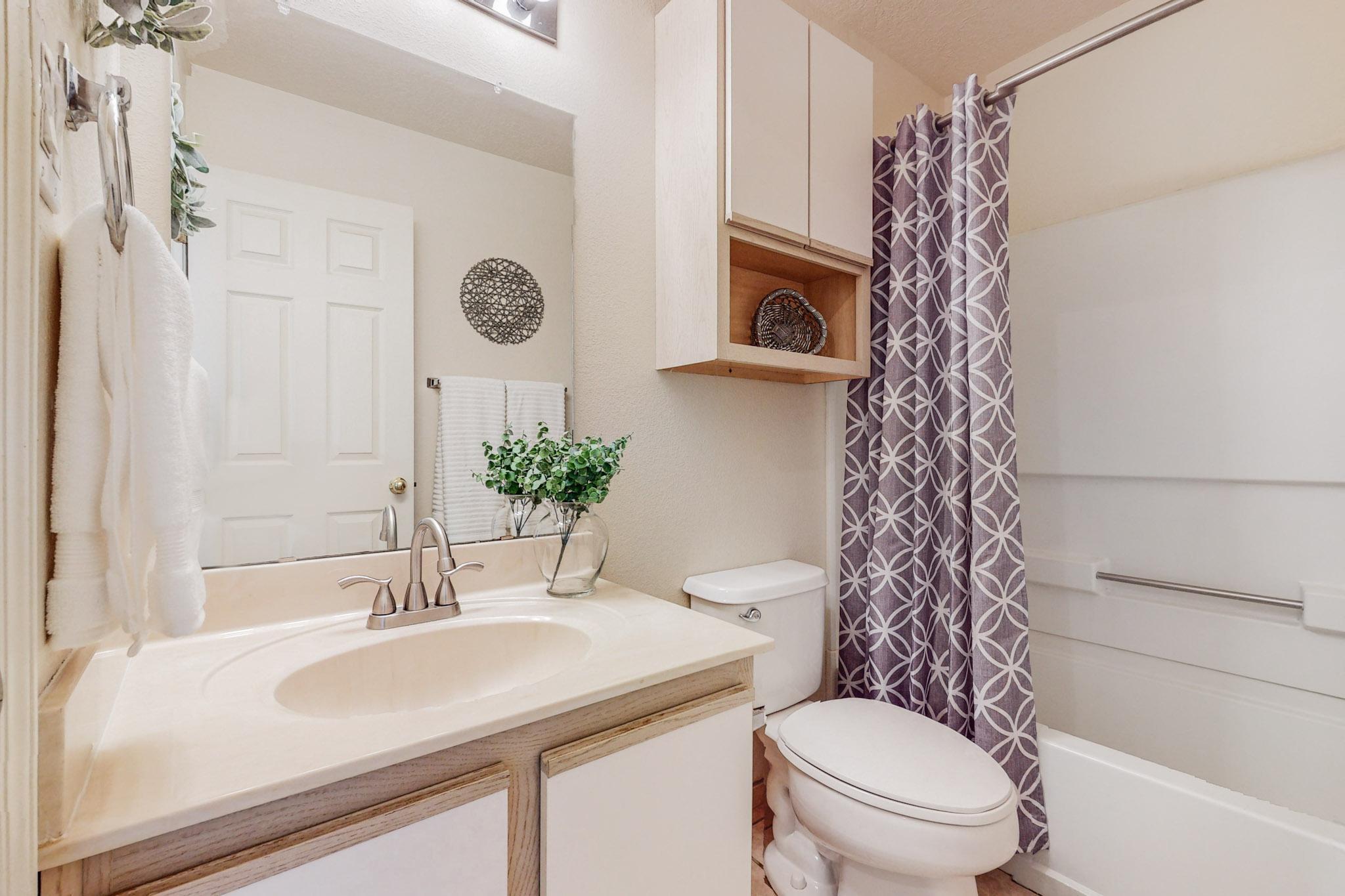 1054 Las Golondrinas Court NW