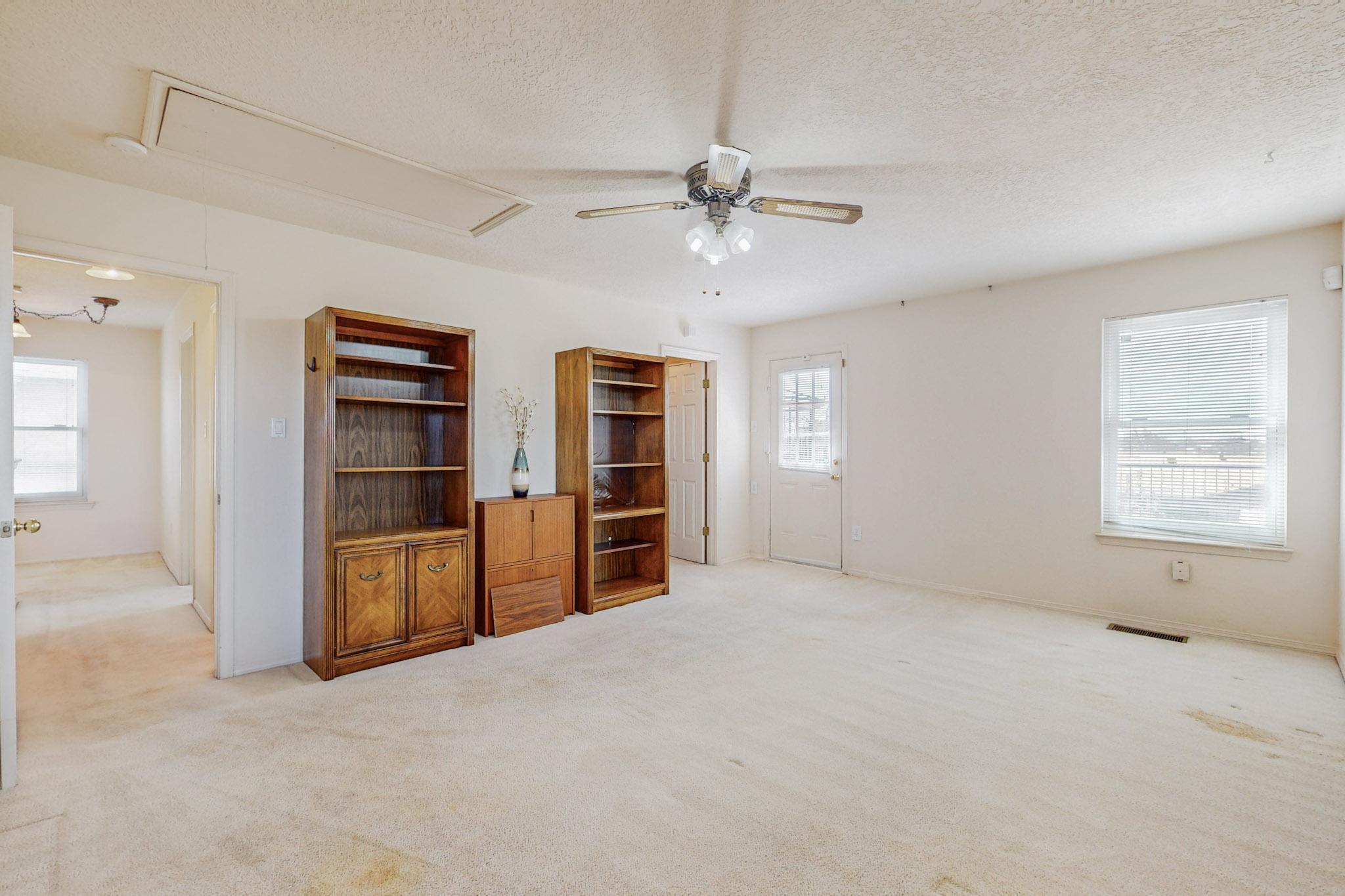 1054 Las Golondrinas Court NW