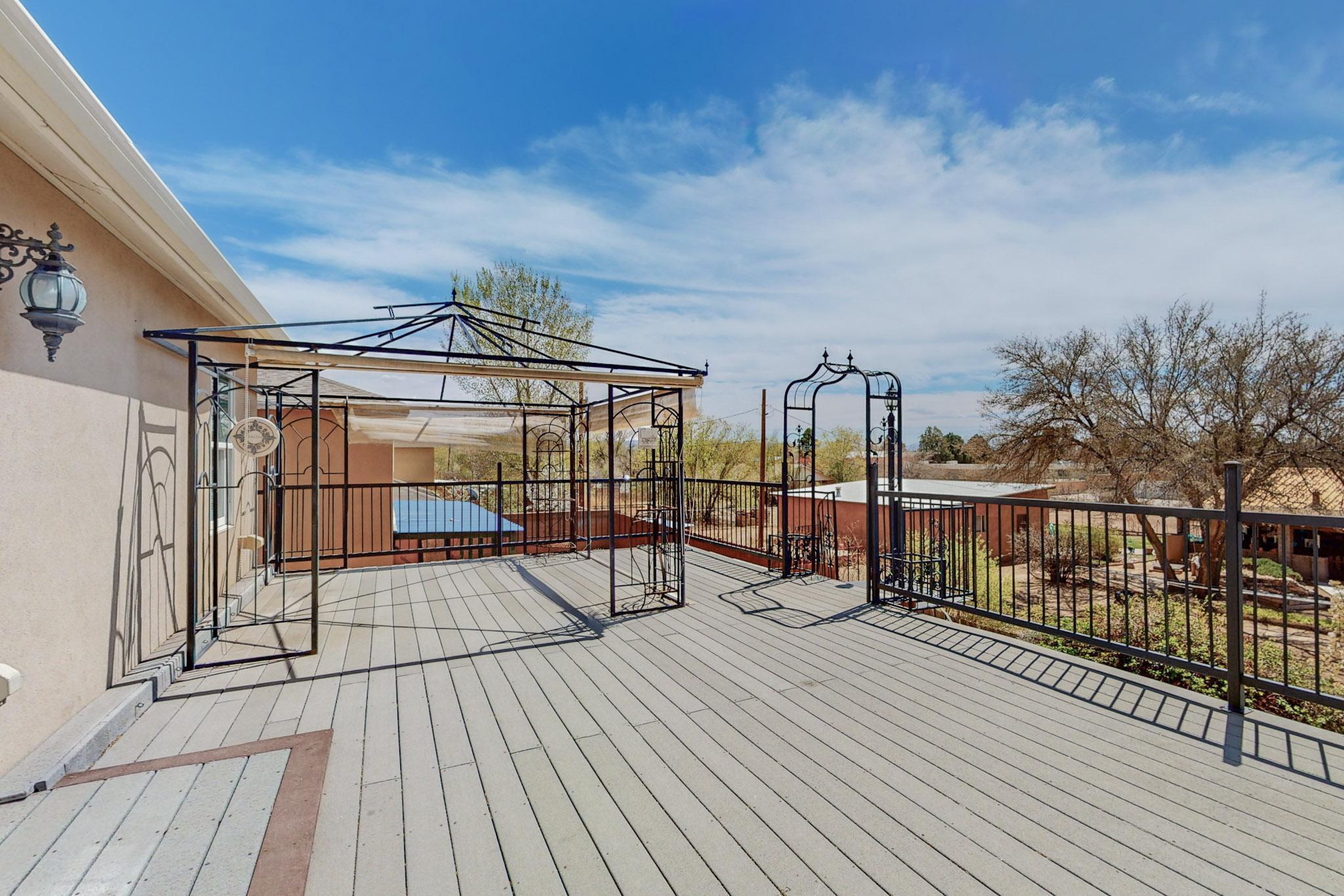 1054 Las Golondrinas Court NW