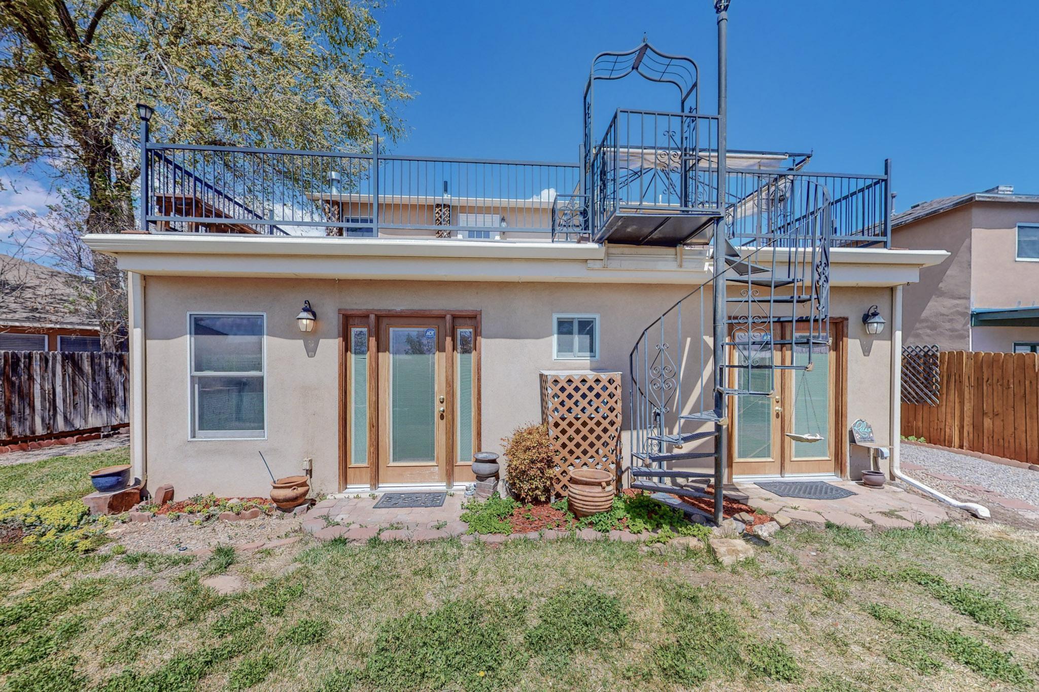 1054 Las Golondrinas Court NW