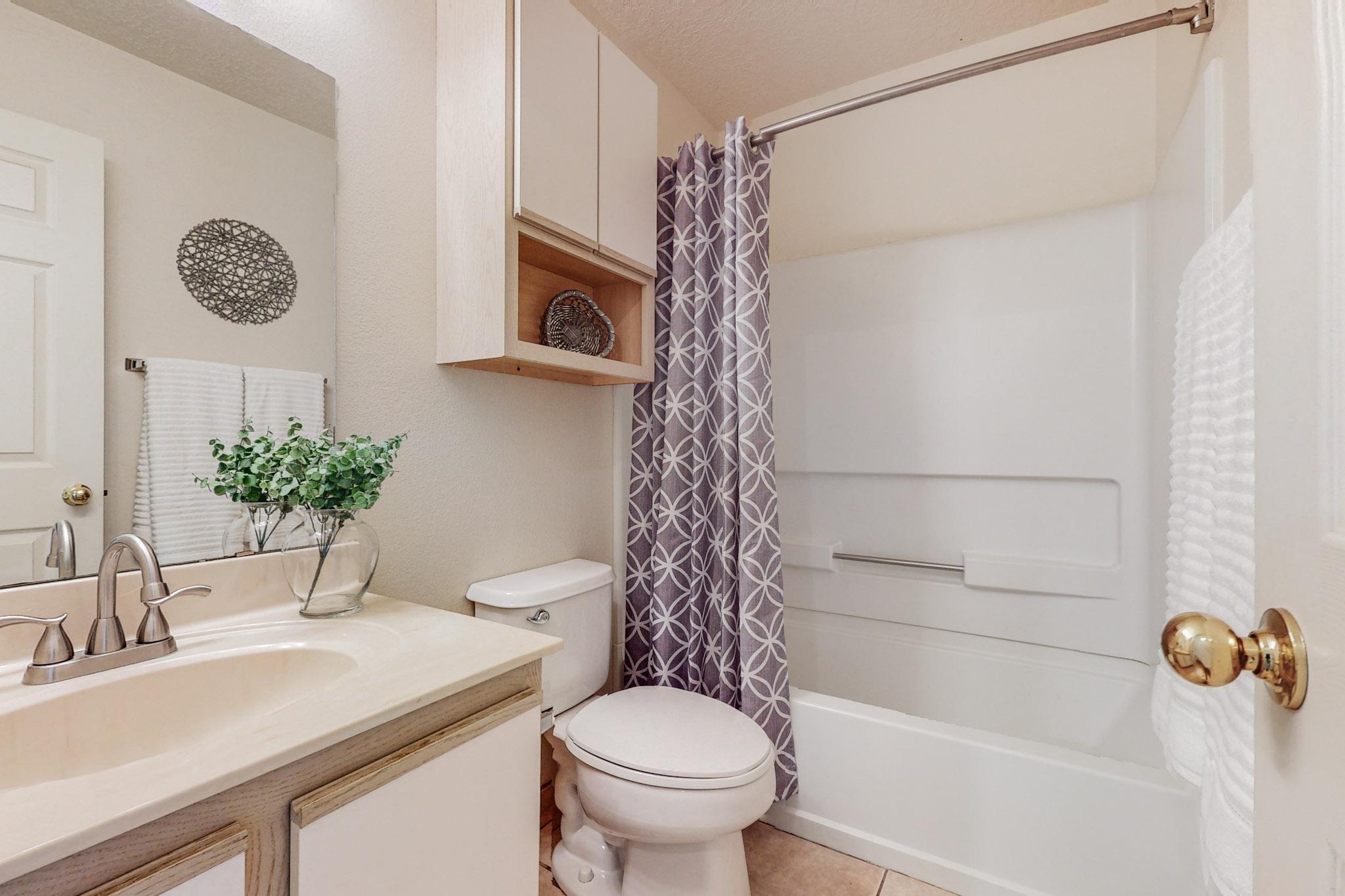 1054 Las Golondrinas Court NW