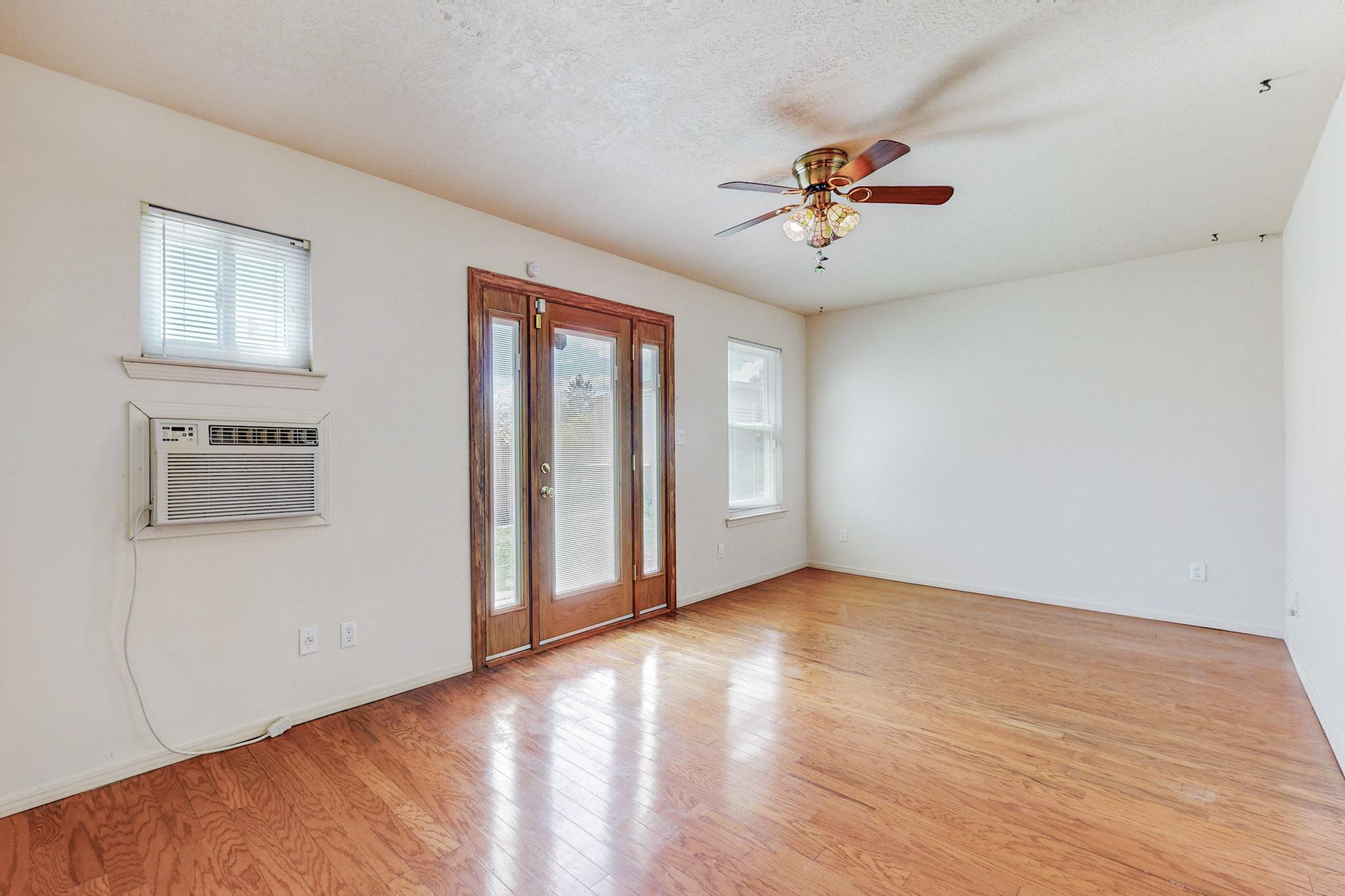 1054 Las Golondrinas Court NW