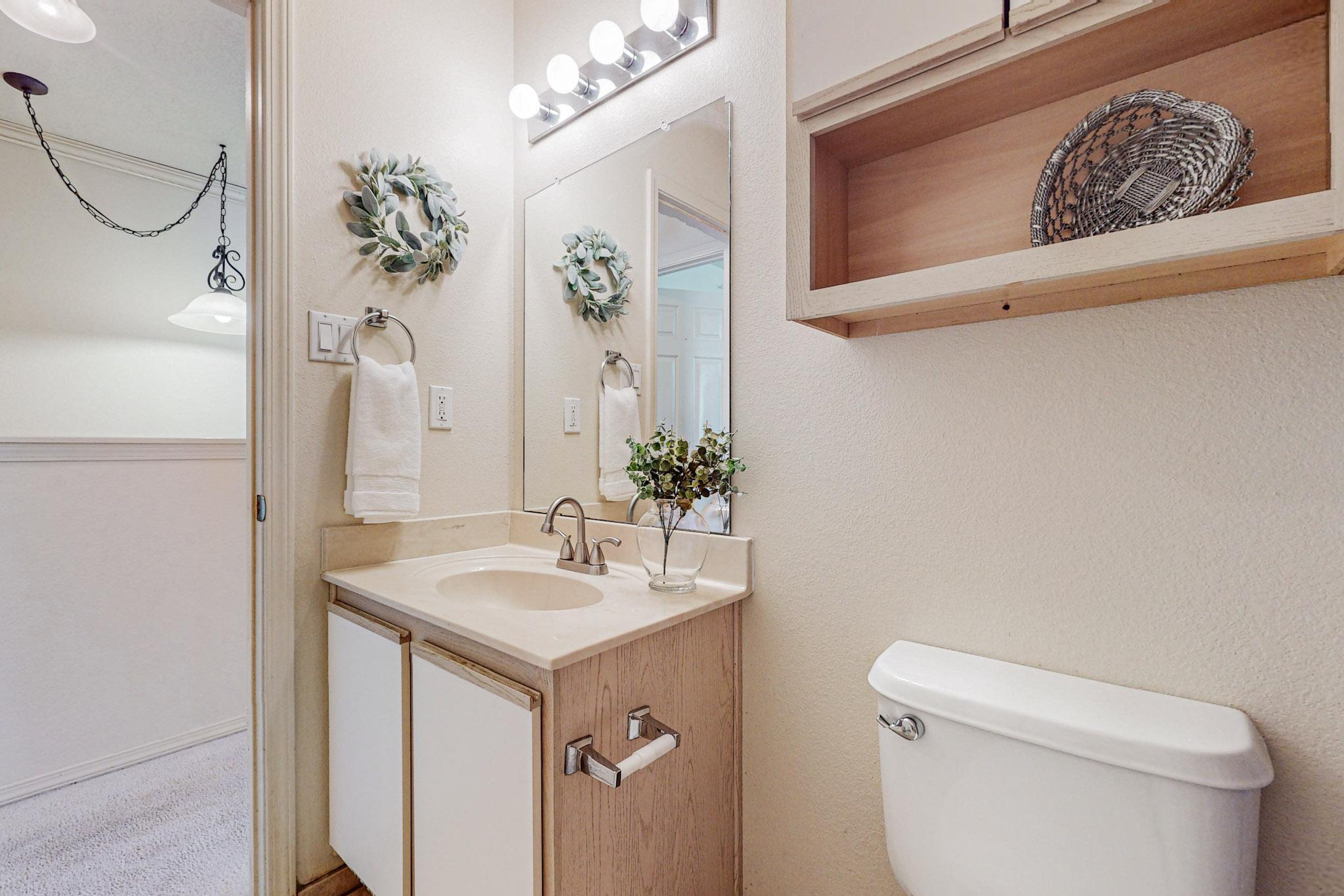 1054 Las Golondrinas Court NW