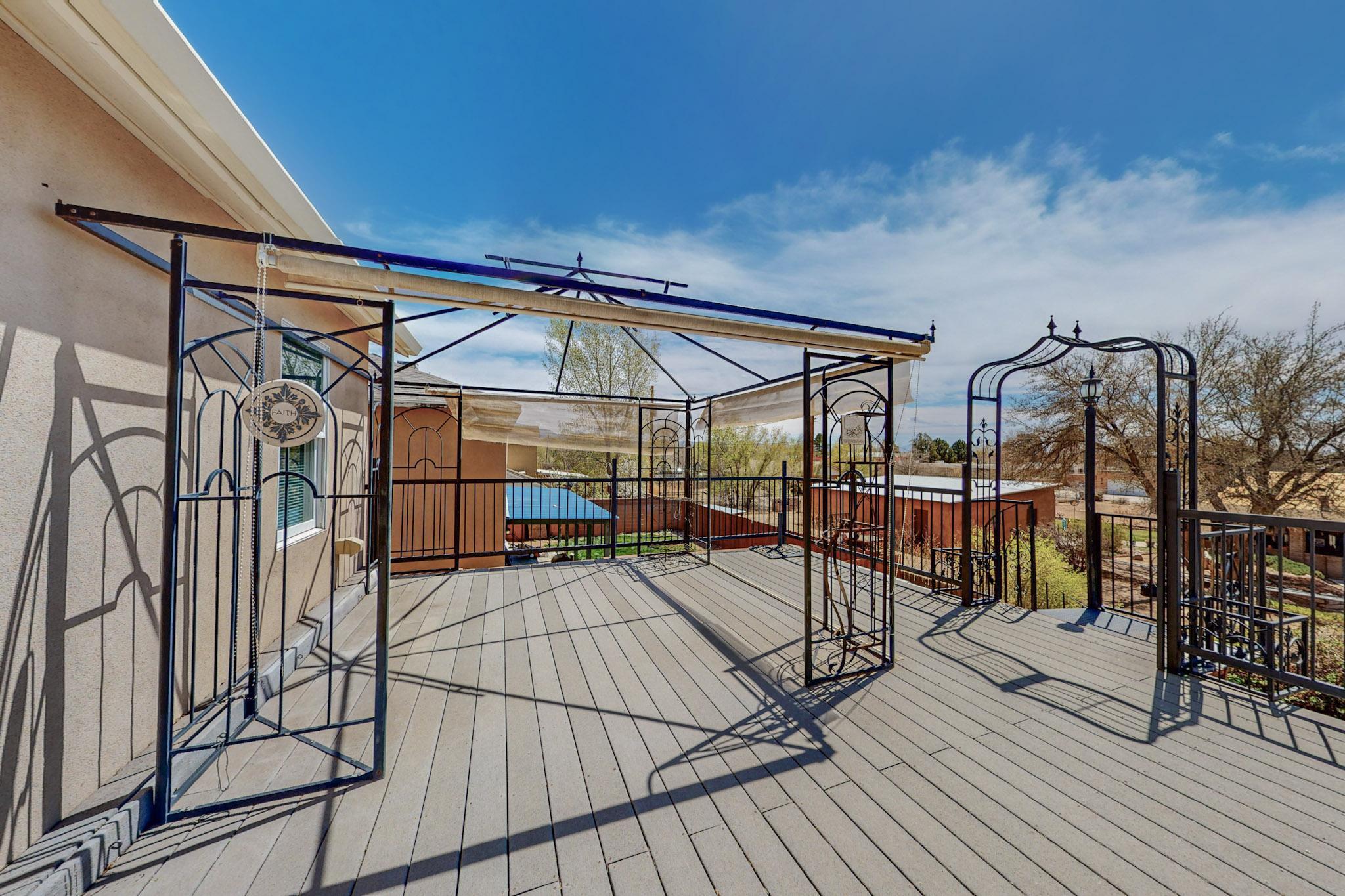 1054 Las Golondrinas Court NW