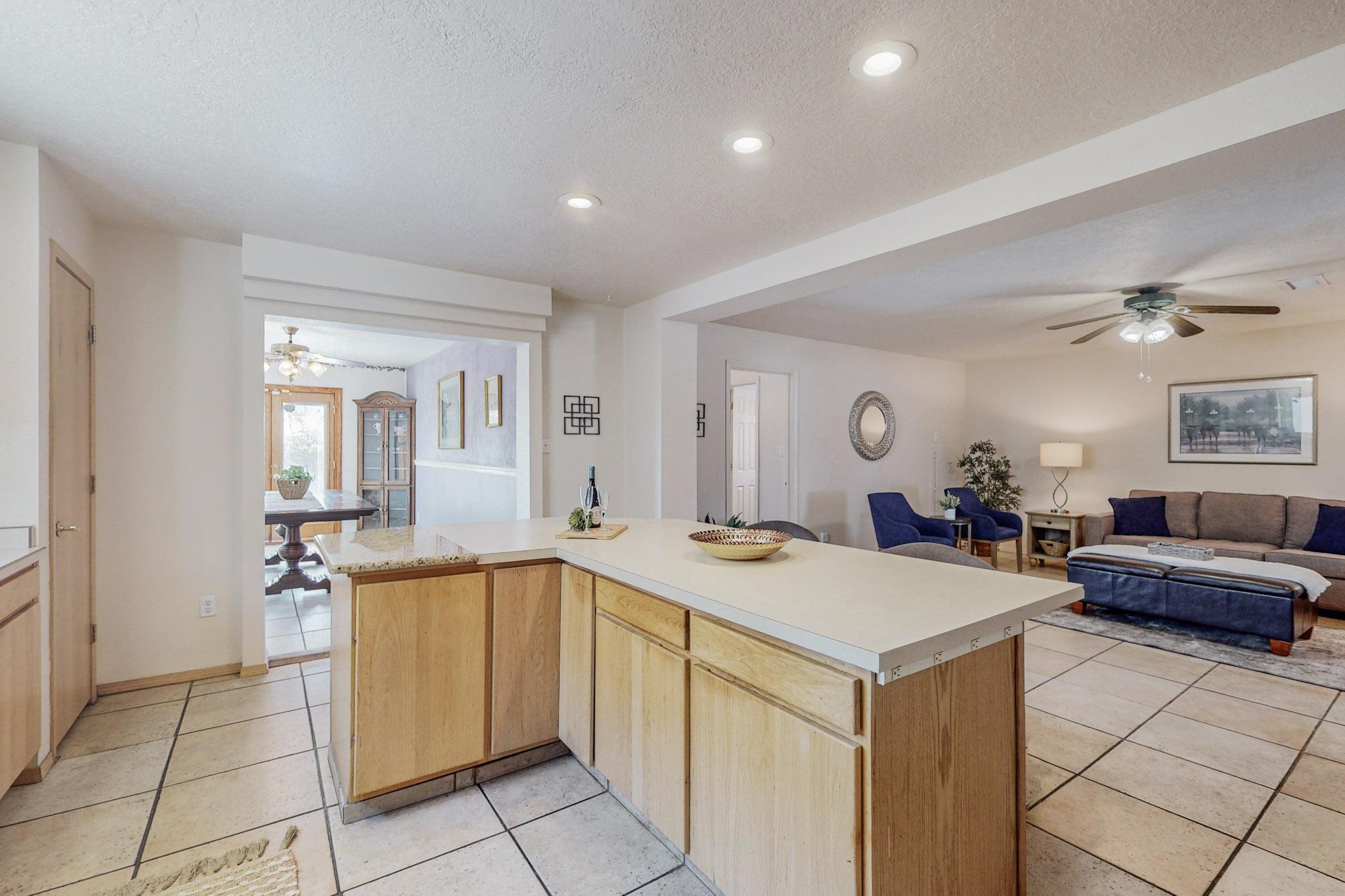 1054 Las Golondrinas Court NW