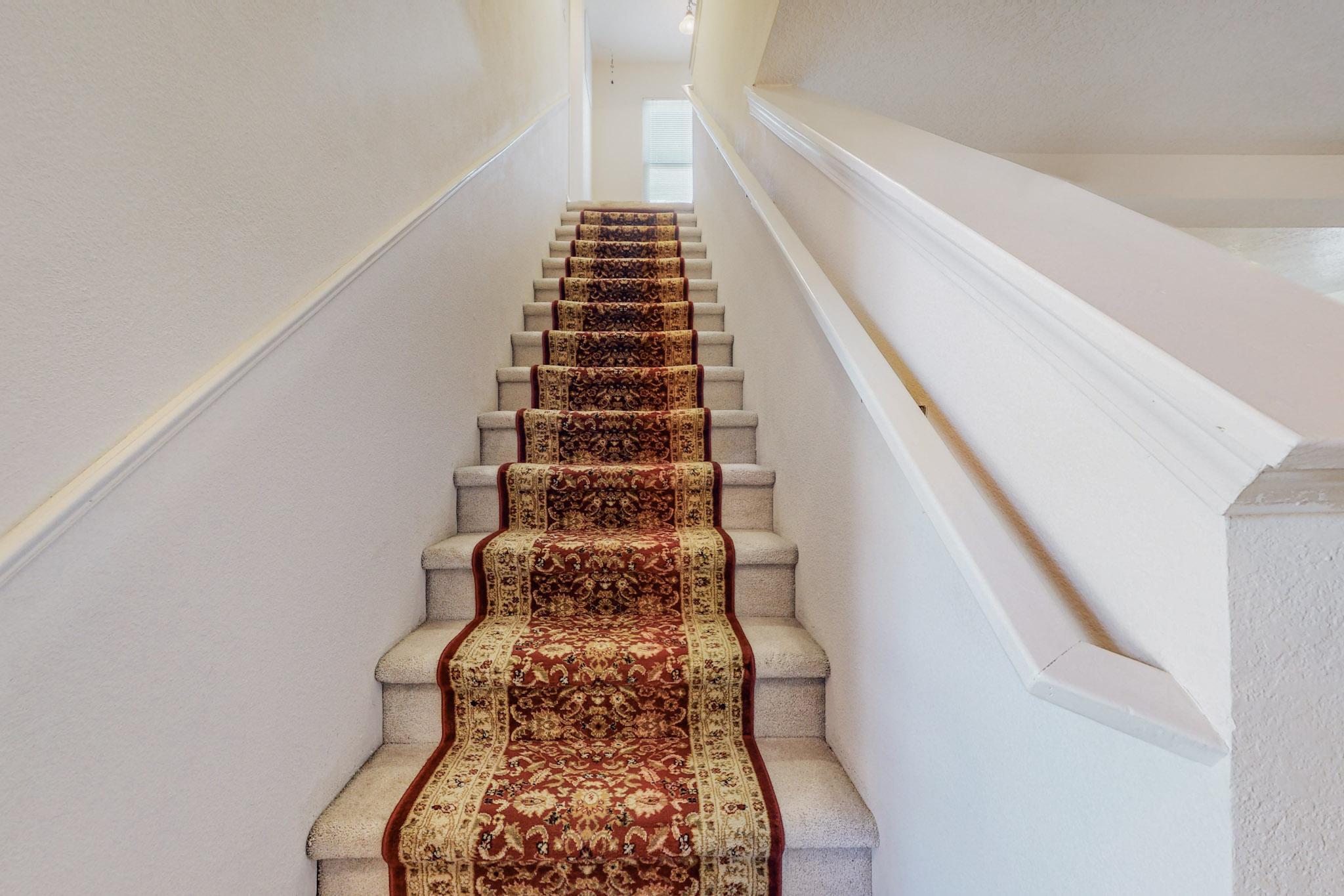 1054 Las Golondrinas Court NW