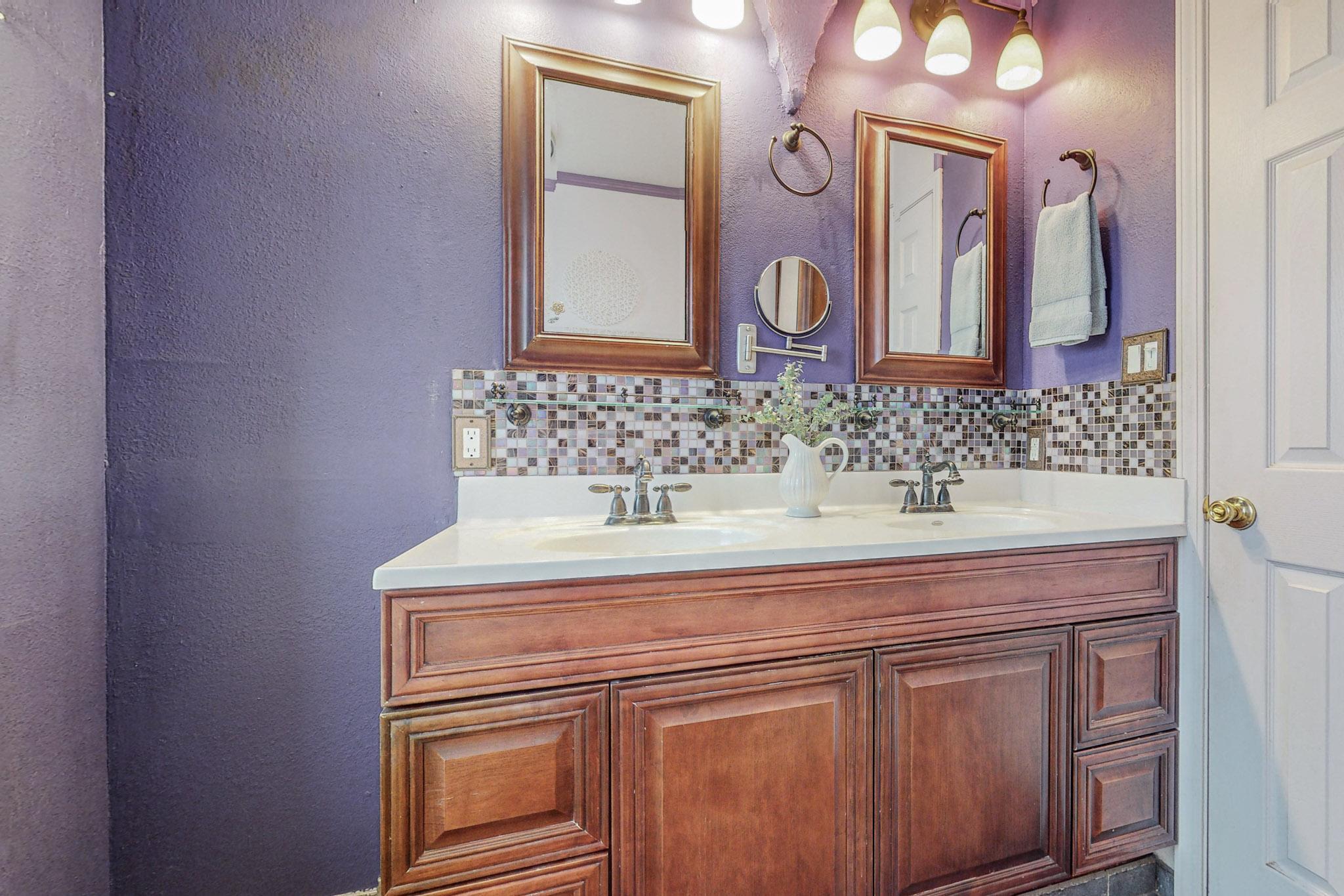 1054 Las Golondrinas Court NW