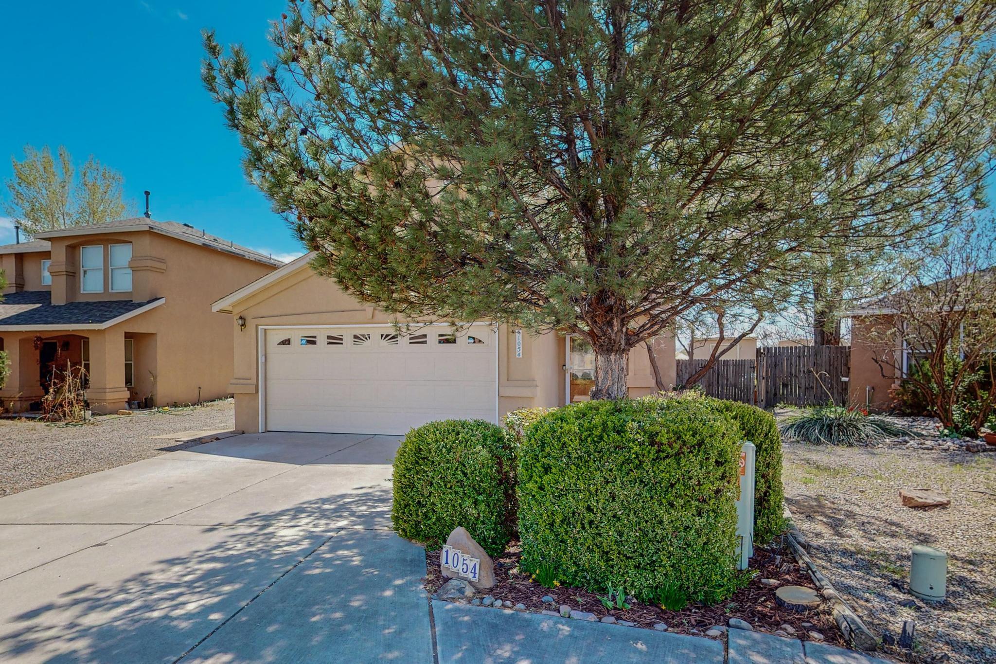 1054 Las Golondrinas Court NW