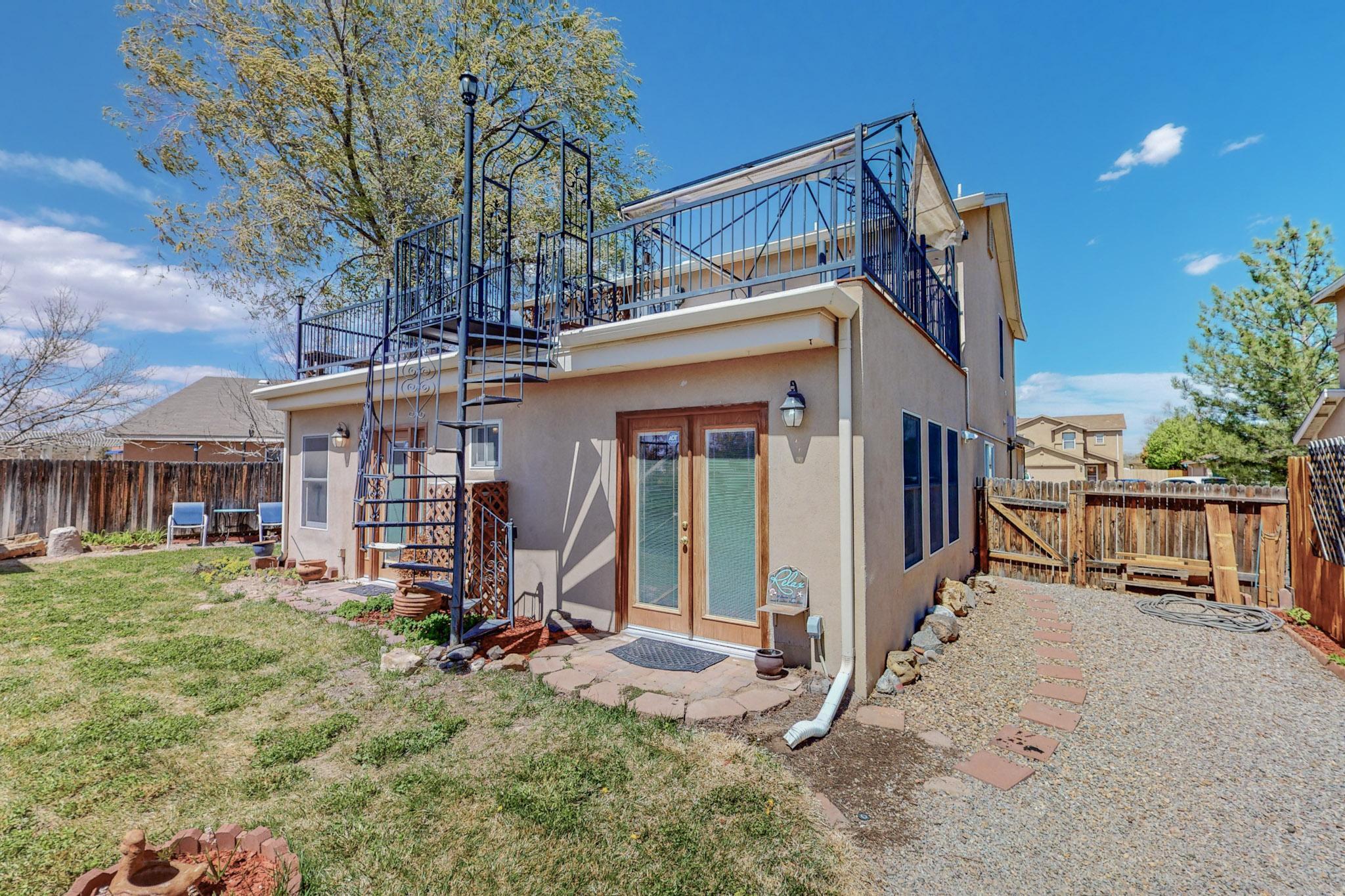 1054 Las Golondrinas Court NW