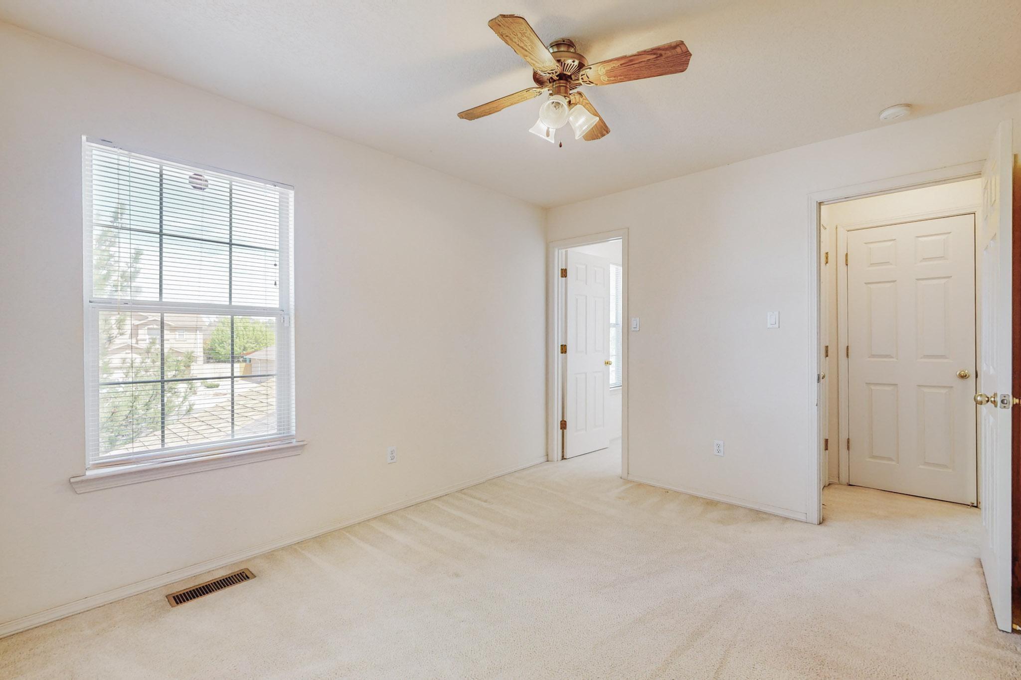 1054 Las Golondrinas Court NW