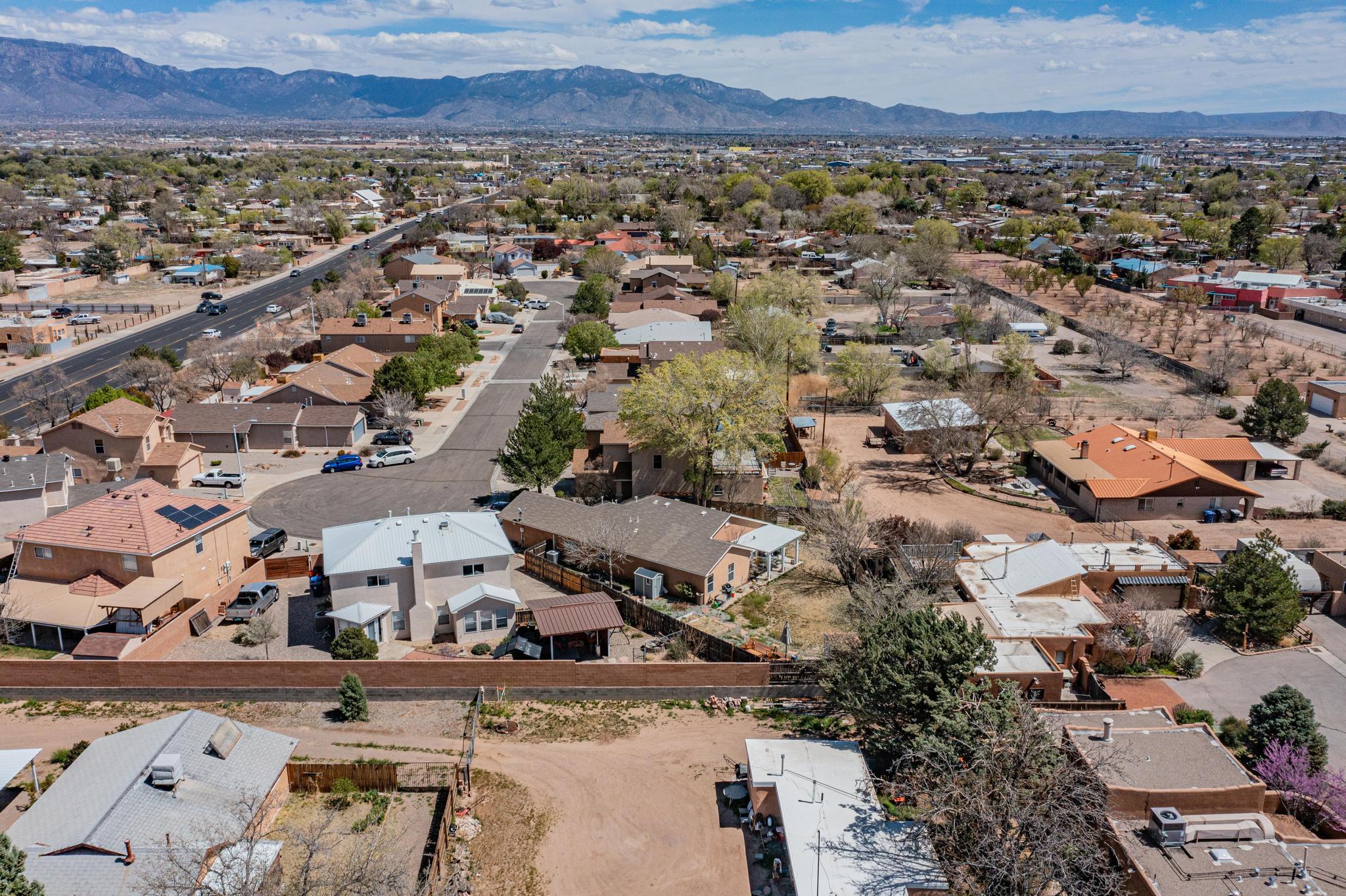 1054 Las Golondrinas Court NW