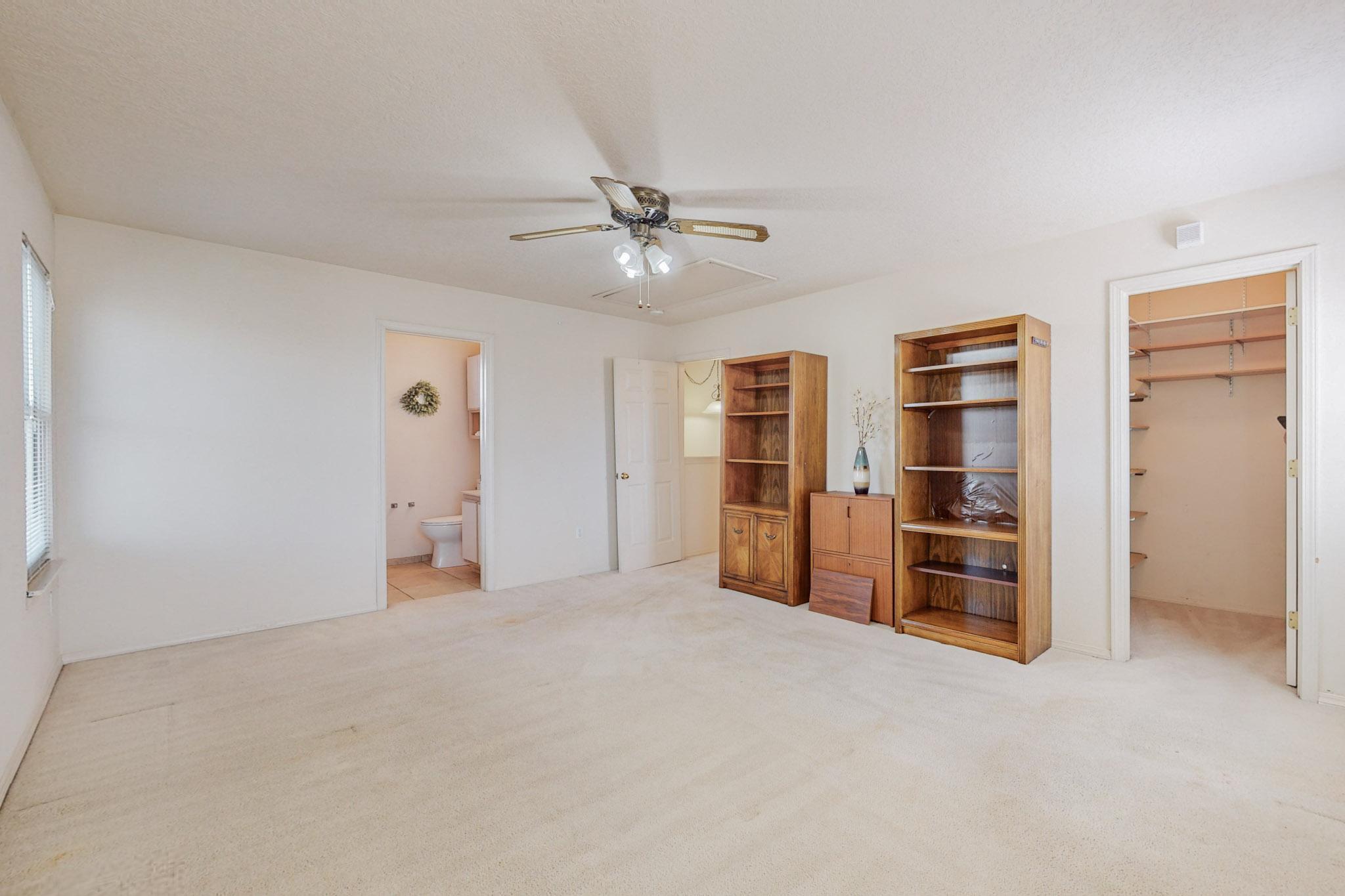 1054 Las Golondrinas Court NW