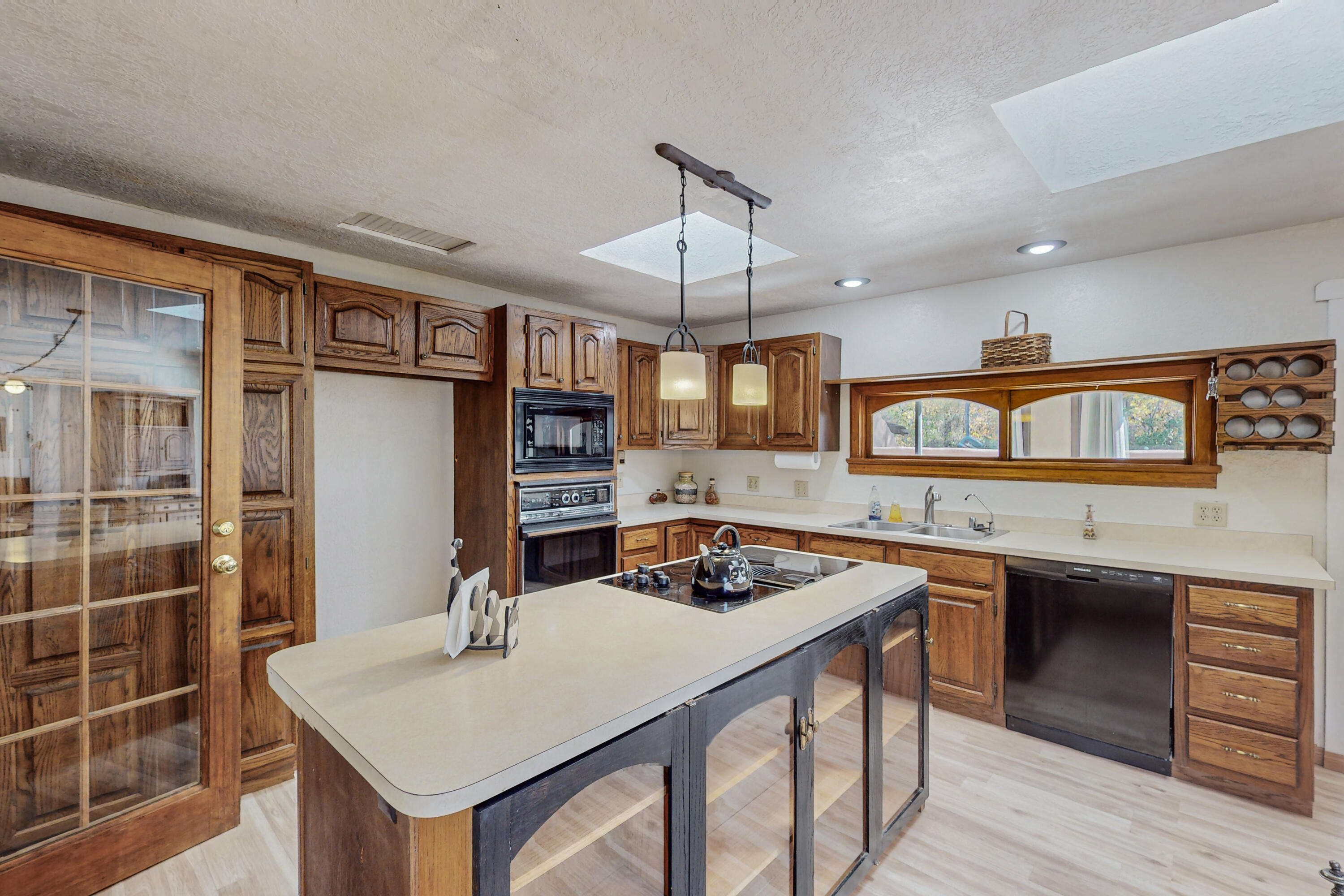 225 A Willow Road NW