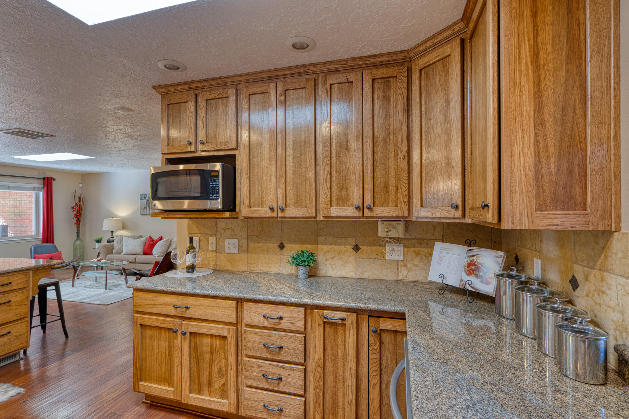 8812 Camino Del Sol NE