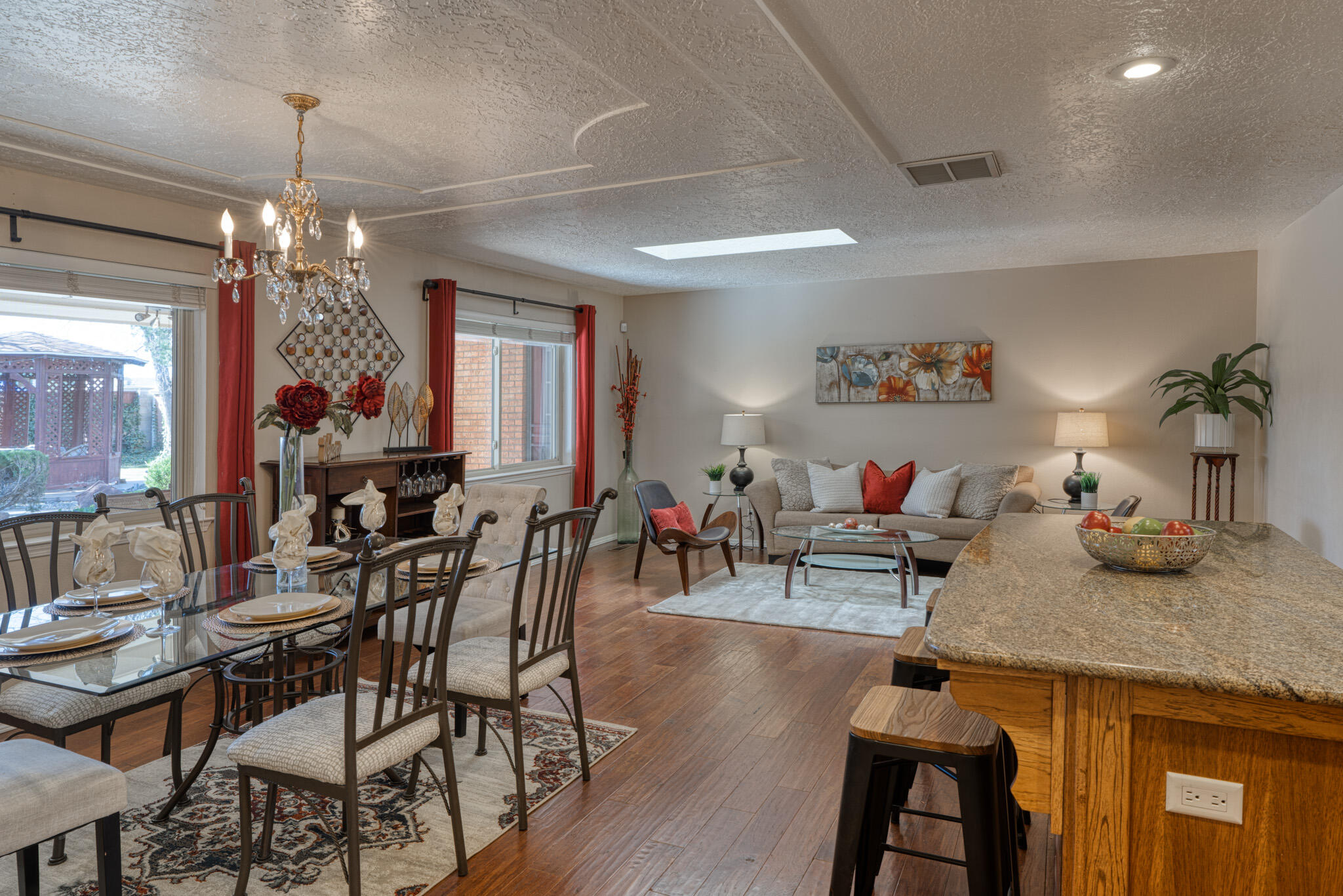 8812 Camino Del Sol NE