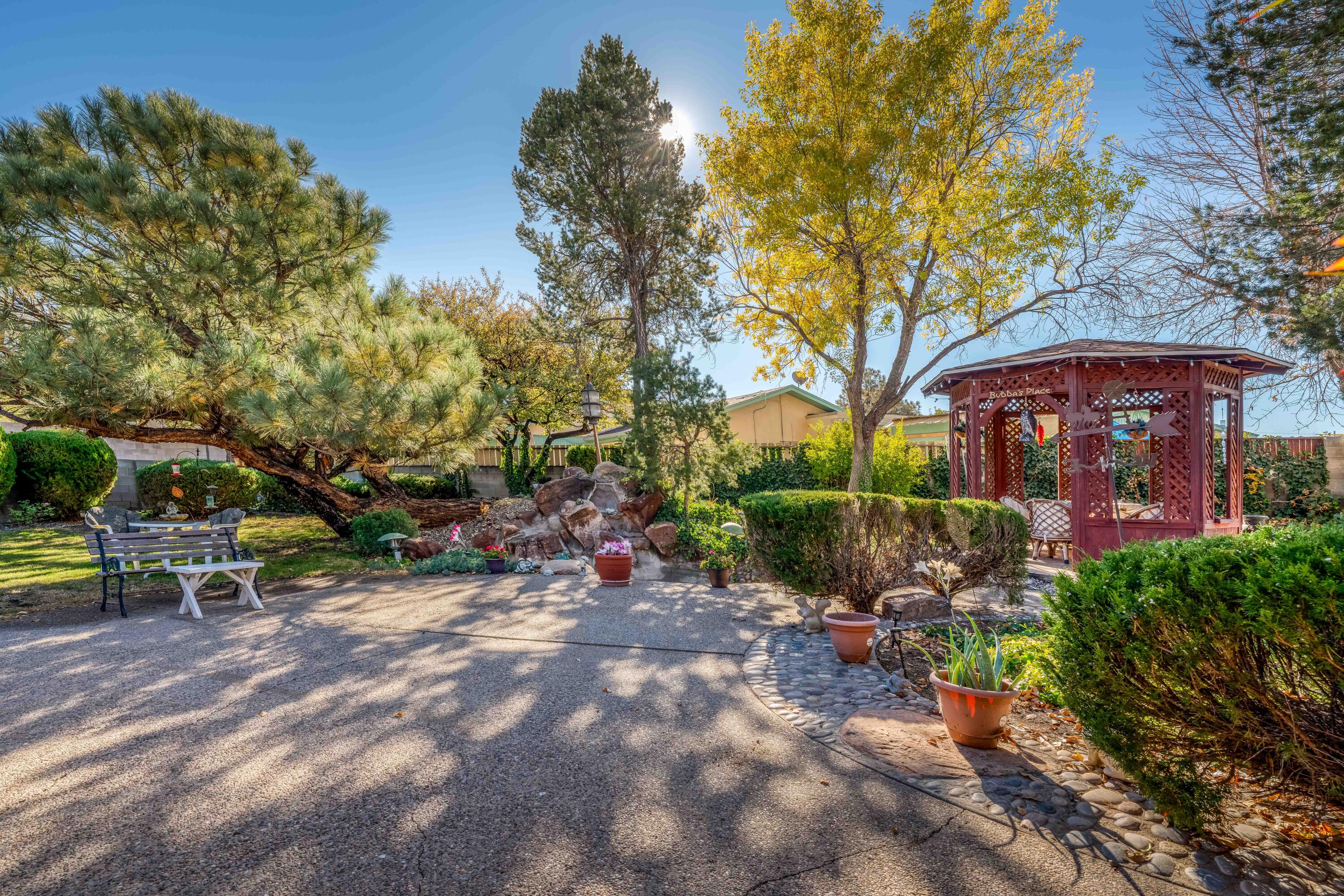 8812 Camino Del Sol NE