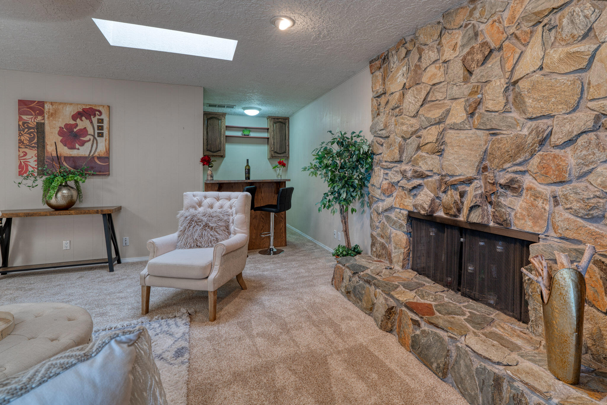 8812 Camino Del Sol NE