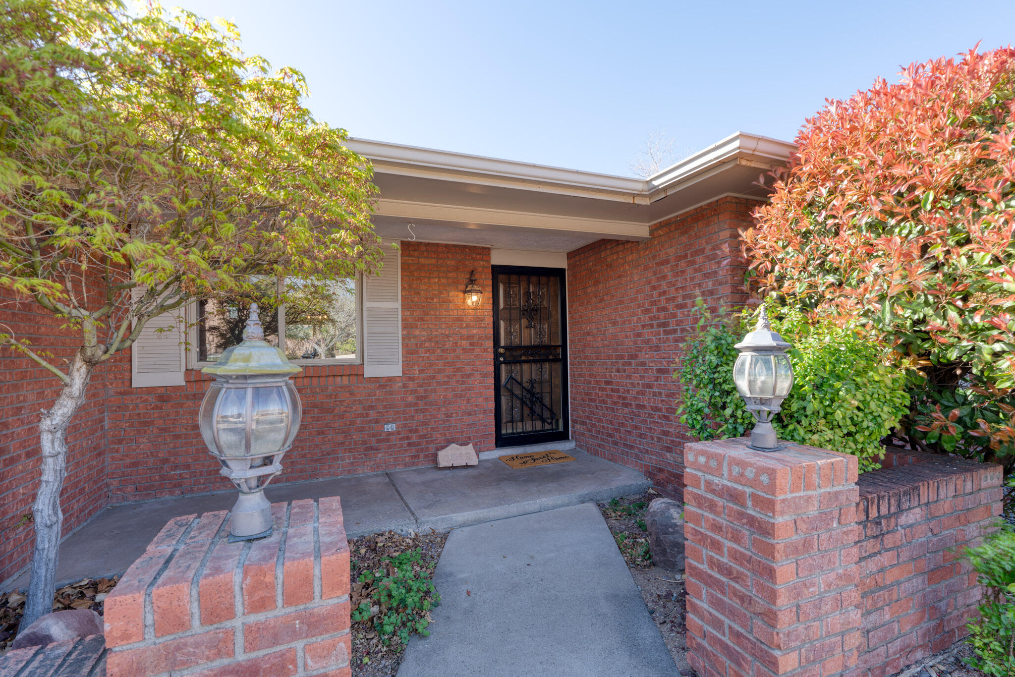 8812 Camino Del Sol NE