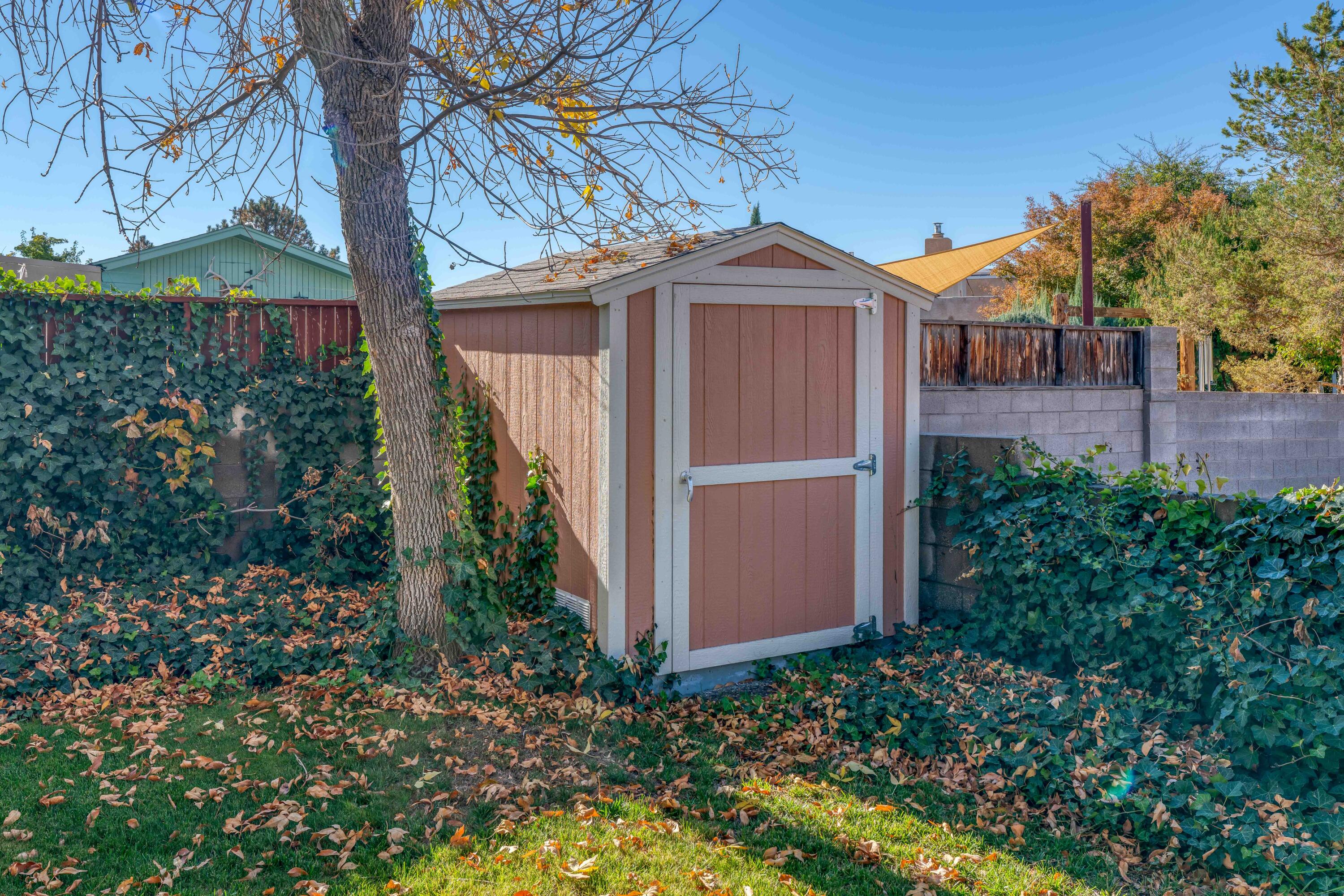 8812 Camino Del Sol NE