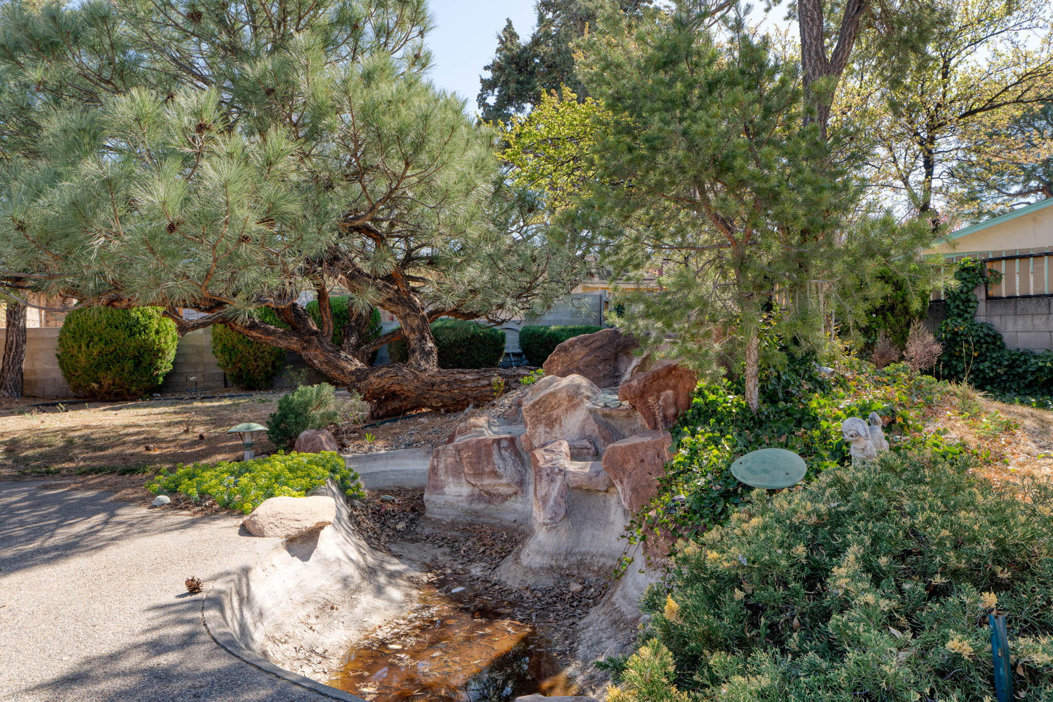 8812 Camino Del Sol NE