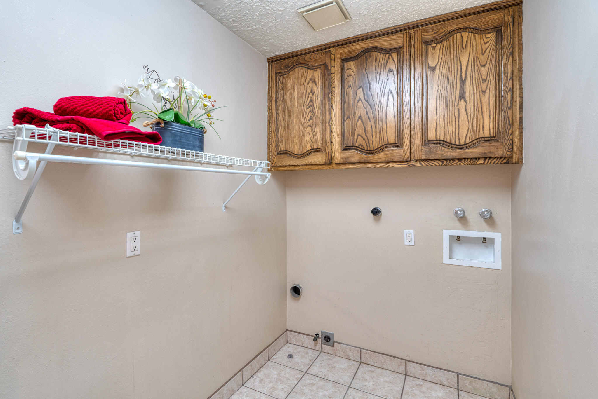 8812 Camino Del Sol NE