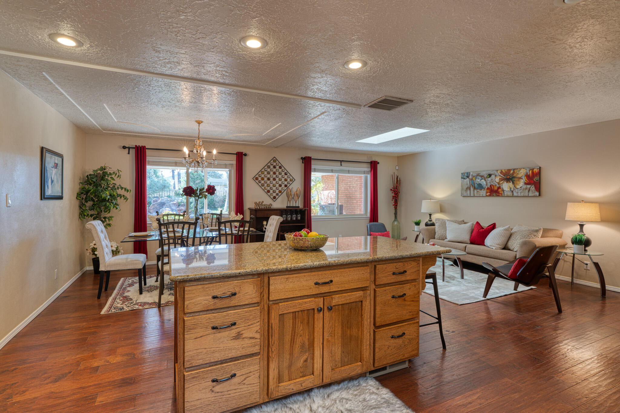 8812 Camino Del Sol NE